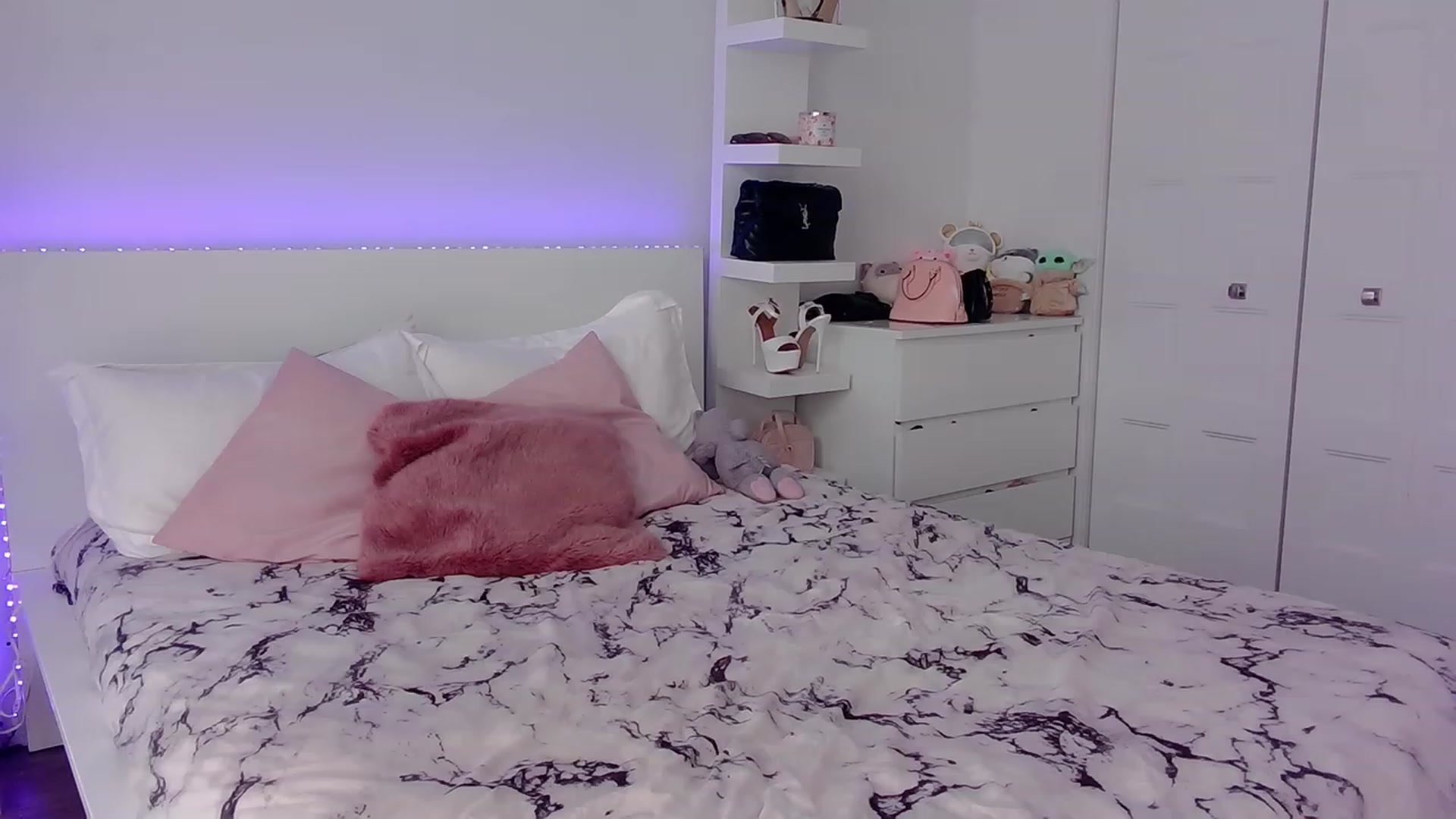 Gallery image thumbnail from BarbieAmy's myfreecams stream on, 04/26/2023, 18:18 image 9 of 20