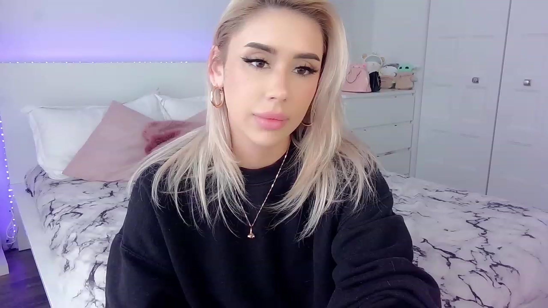 Gallery image thumbnail from BarbieAmy's myfreecams stream on, 04/26/2023, 18:18 image 14 of 20