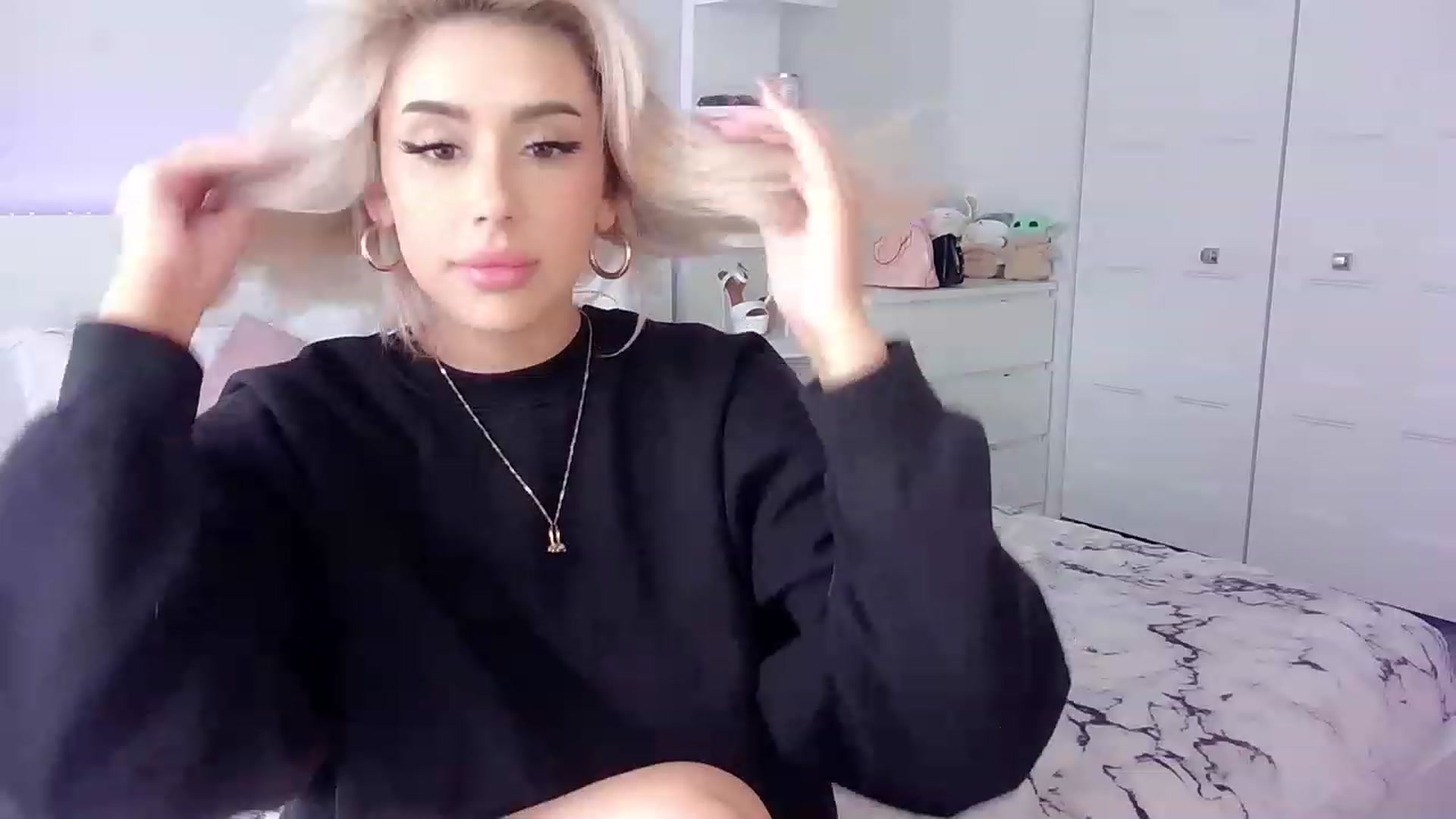 Gallery image thumbnail from BarbieAmy's myfreecams stream on, 04/26/2023, 18:18 image 7 of 20