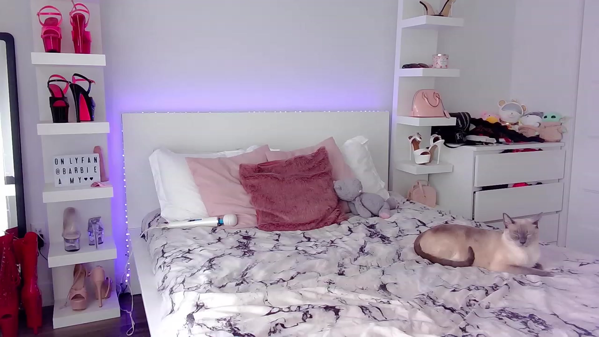 Gallery image thumbnail from BarbieAmy's myfreecams stream on, 05/01/2023, 19:34 image 8 of 20