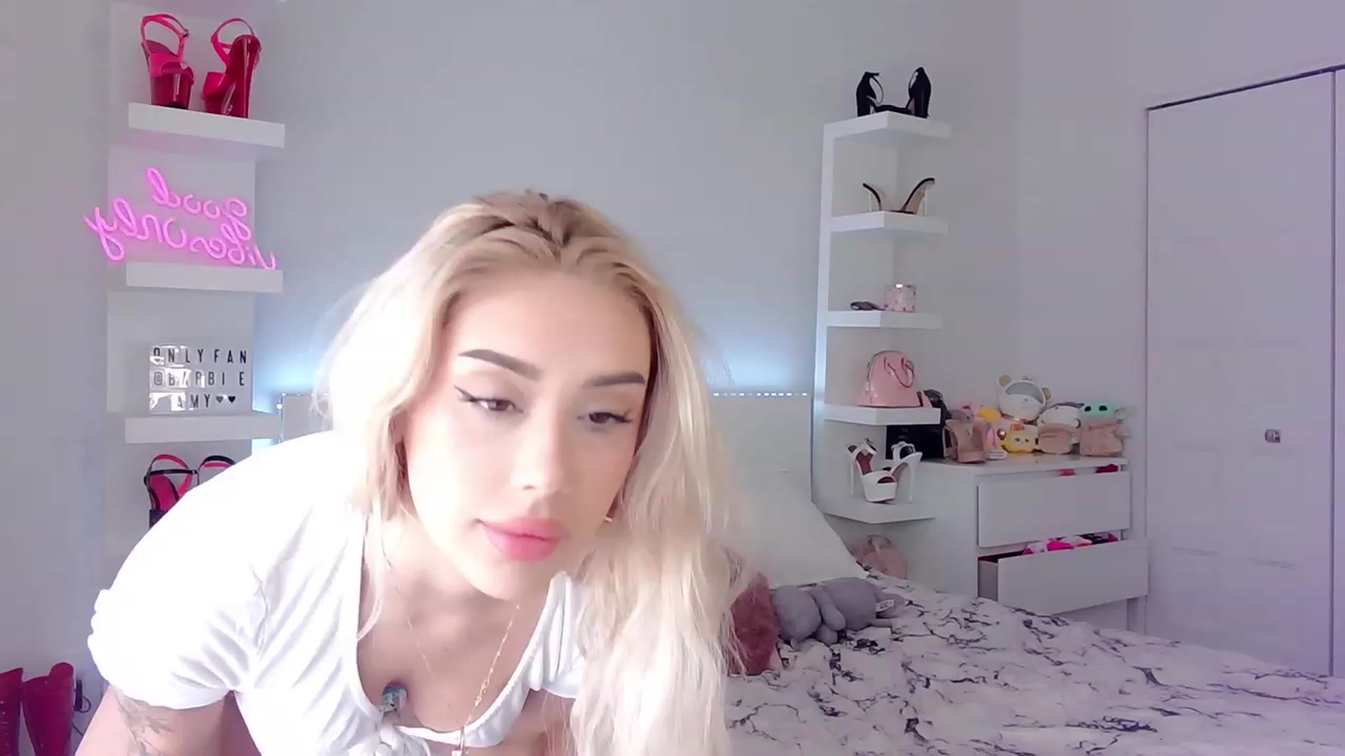 Gallery image thumbnail from BarbieAmy's myfreecams stream on, 05/09/2023, 17:11 image 3 of 20