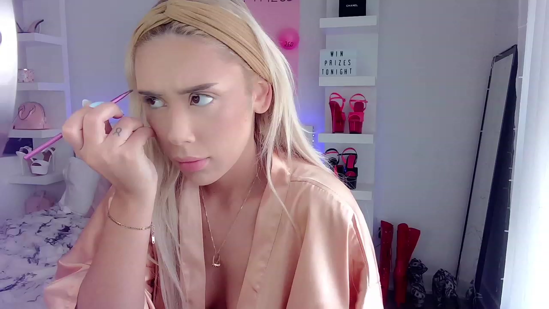 Gallery image thumbnail from BarbieAmy's myfreecams stream on, 05/18/2023, 20:29 image 6 of 20