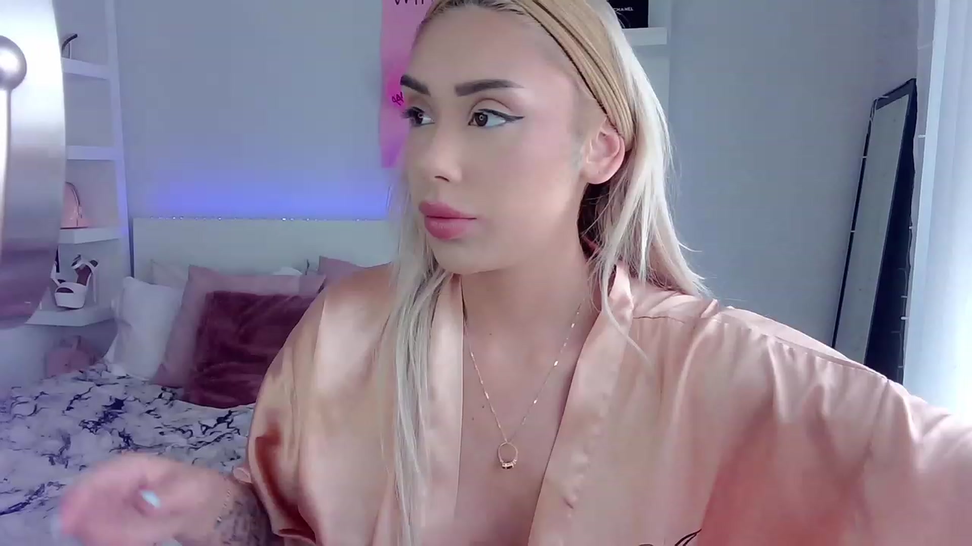 Gallery image thumbnail from BarbieAmy's myfreecams stream on, 05/18/2023, 20:29 image 11 of 20