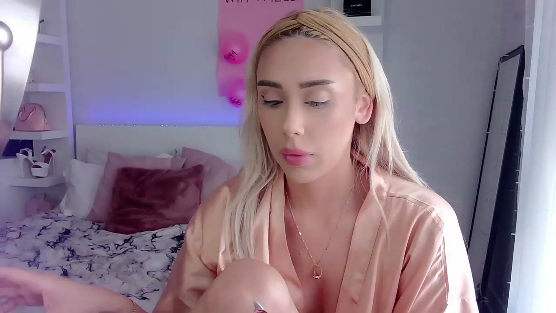 Gallery image thumbnail from BarbieAmy's myfreecams stream on, 05/18/2023, 20:29 image 10 of 20