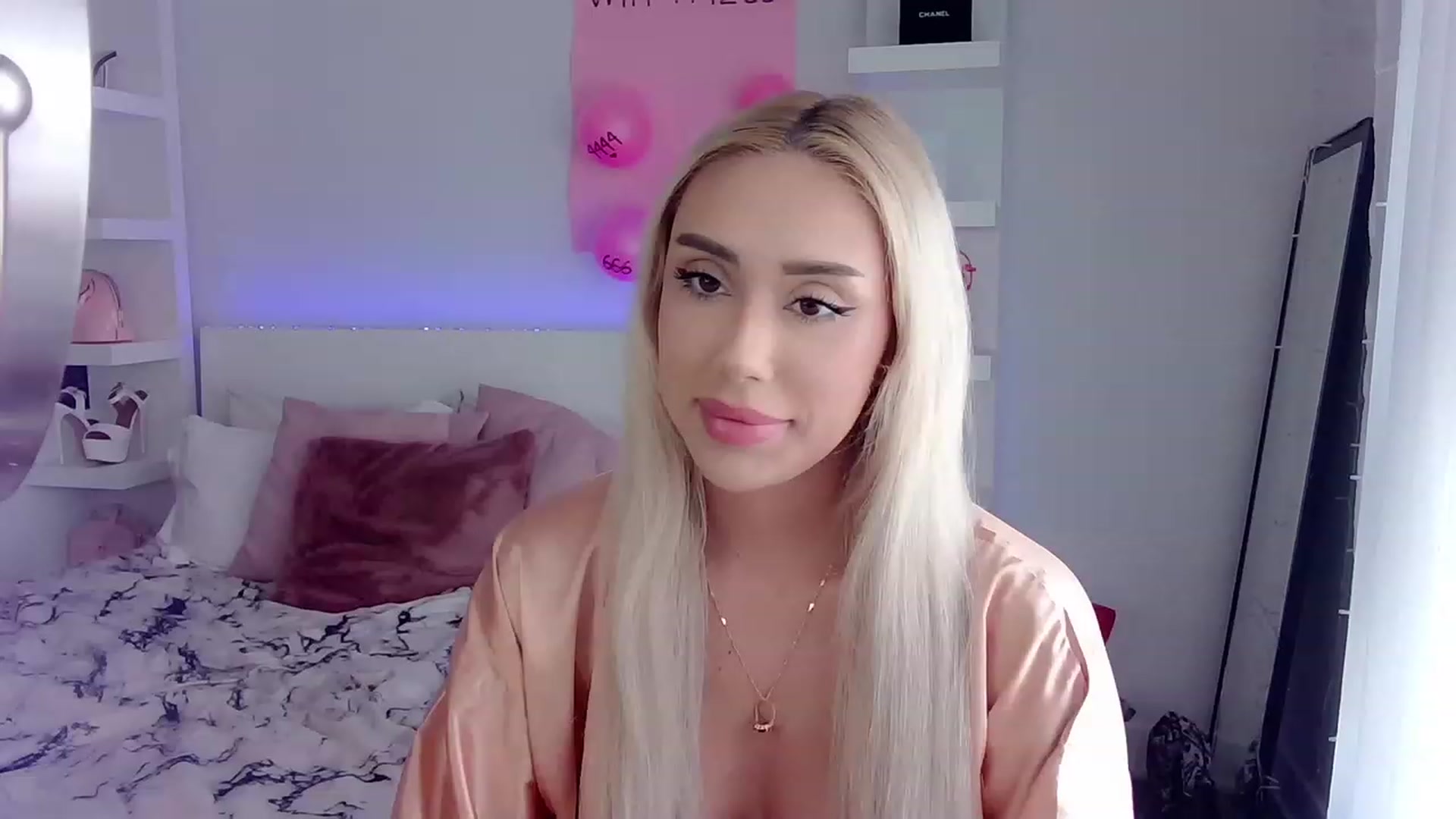 Gallery image thumbnail from BarbieAmy's myfreecams stream on, 05/18/2023, 20:29 image 16 of 20