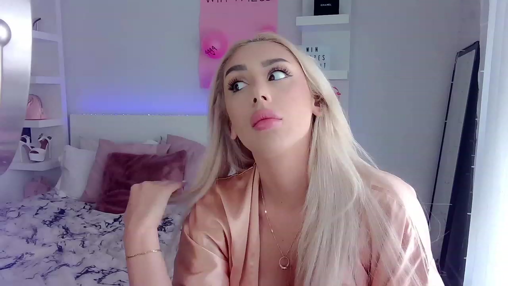 Gallery image thumbnail from BarbieAmy's myfreecams stream on, 05/18/2023, 20:29 image 17 of 20