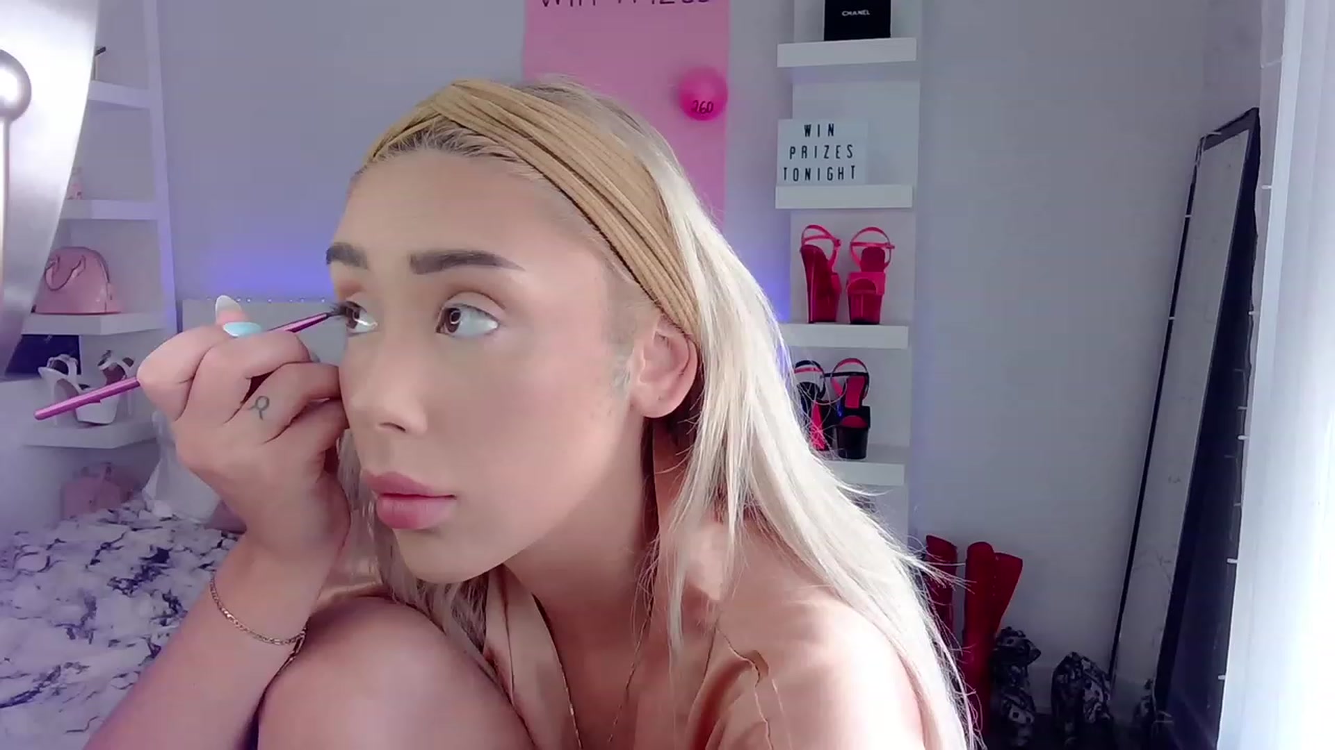 Gallery image thumbnail from BarbieAmy's myfreecams stream on, 05/18/2023, 20:29 image 9 of 20
