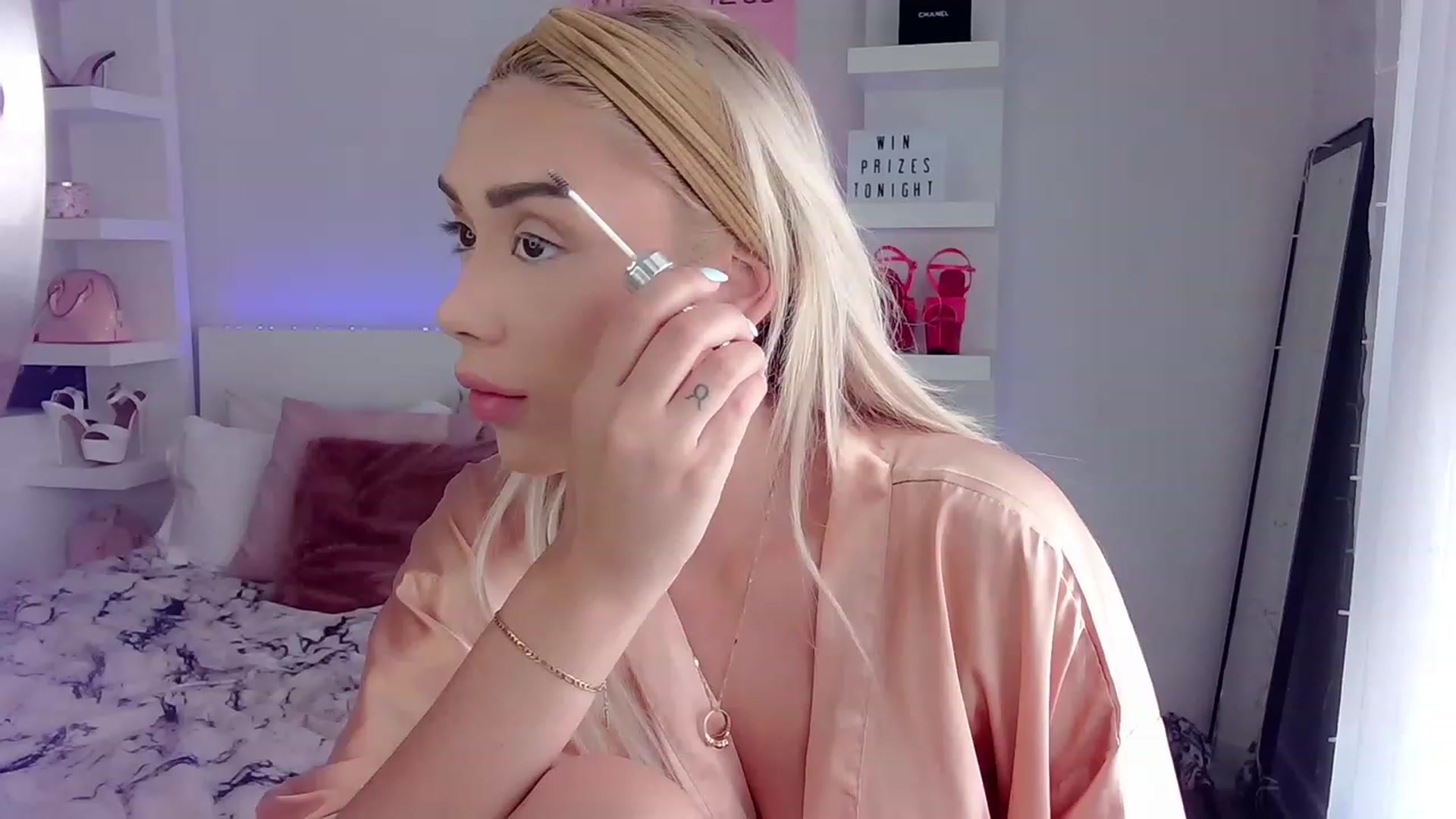 Gallery image thumbnail from BarbieAmy's myfreecams stream on, 05/18/2023, 20:29 image 7 of 20