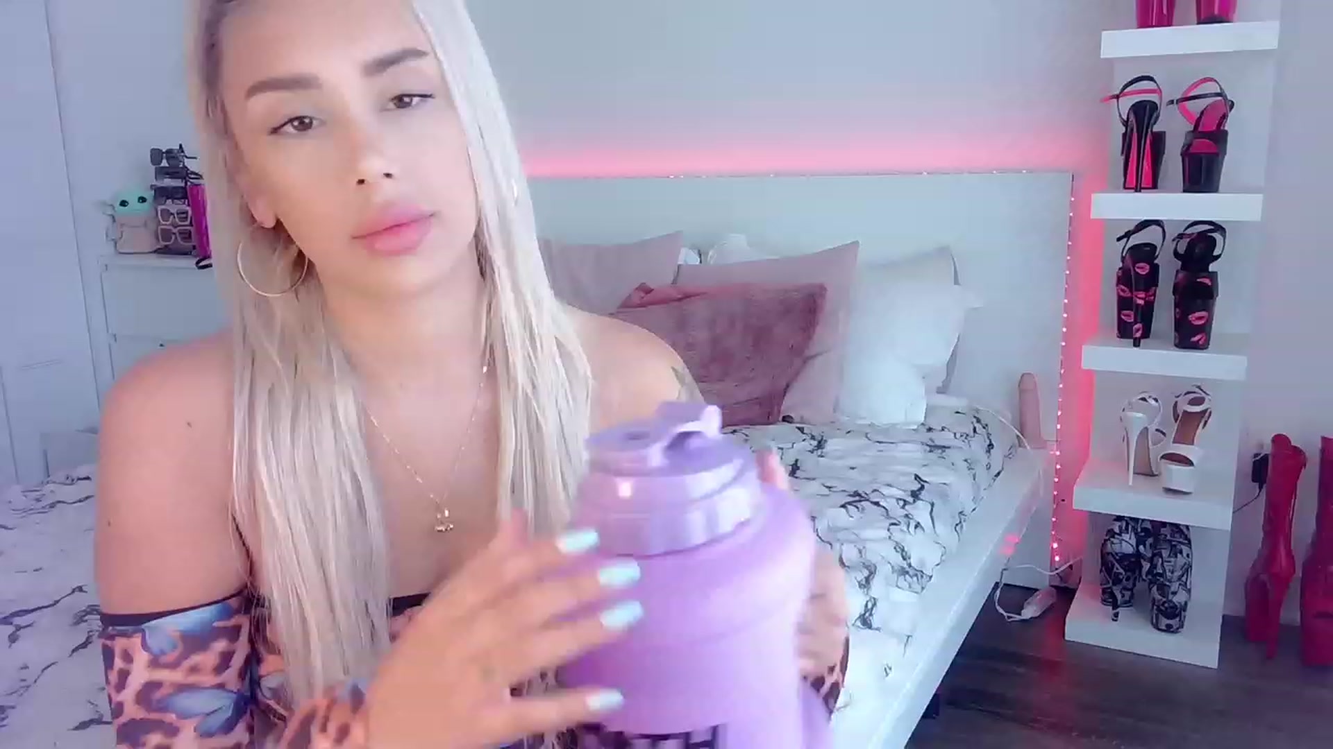 Gallery image thumbnail from BarbieAmy's myfreecams stream on, 05/31/2023, 16:19 image 8 of 20
