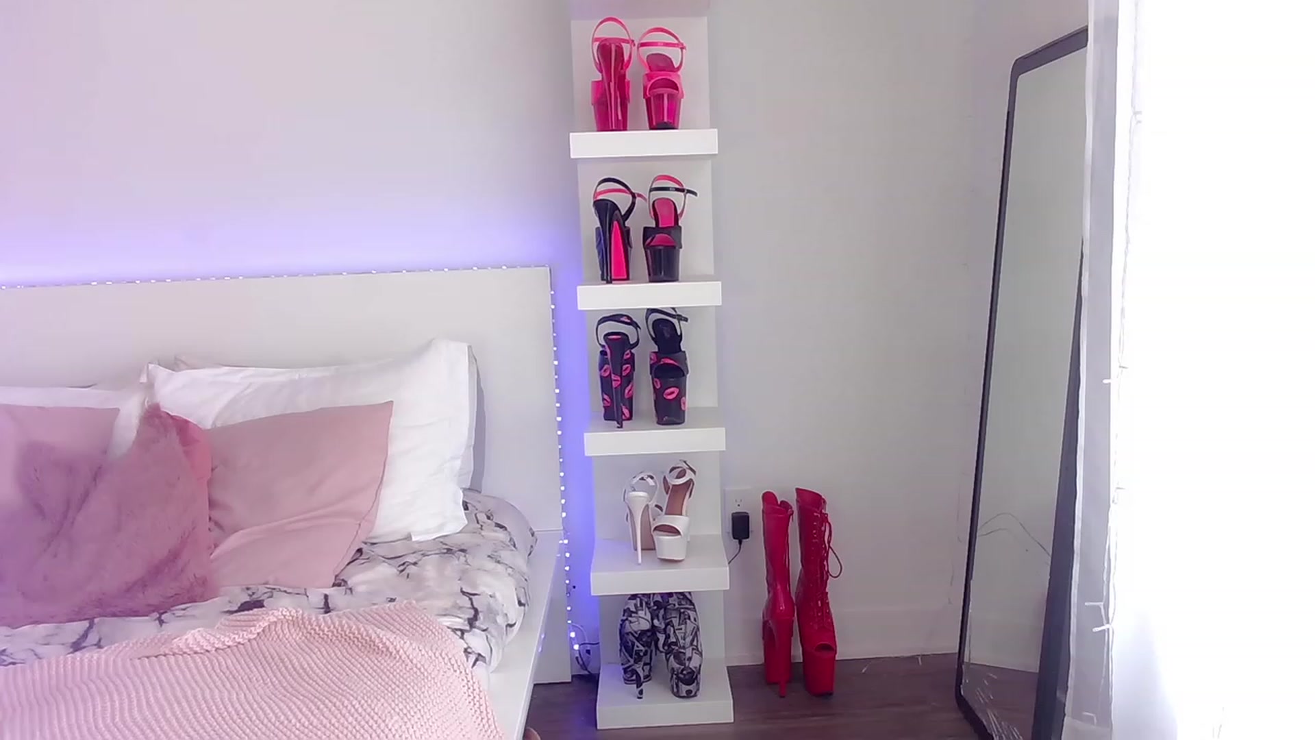 Gallery image thumbnail from BarbieAmy's myfreecams stream on, 06/03/2023, 17:51 image 14 of 20