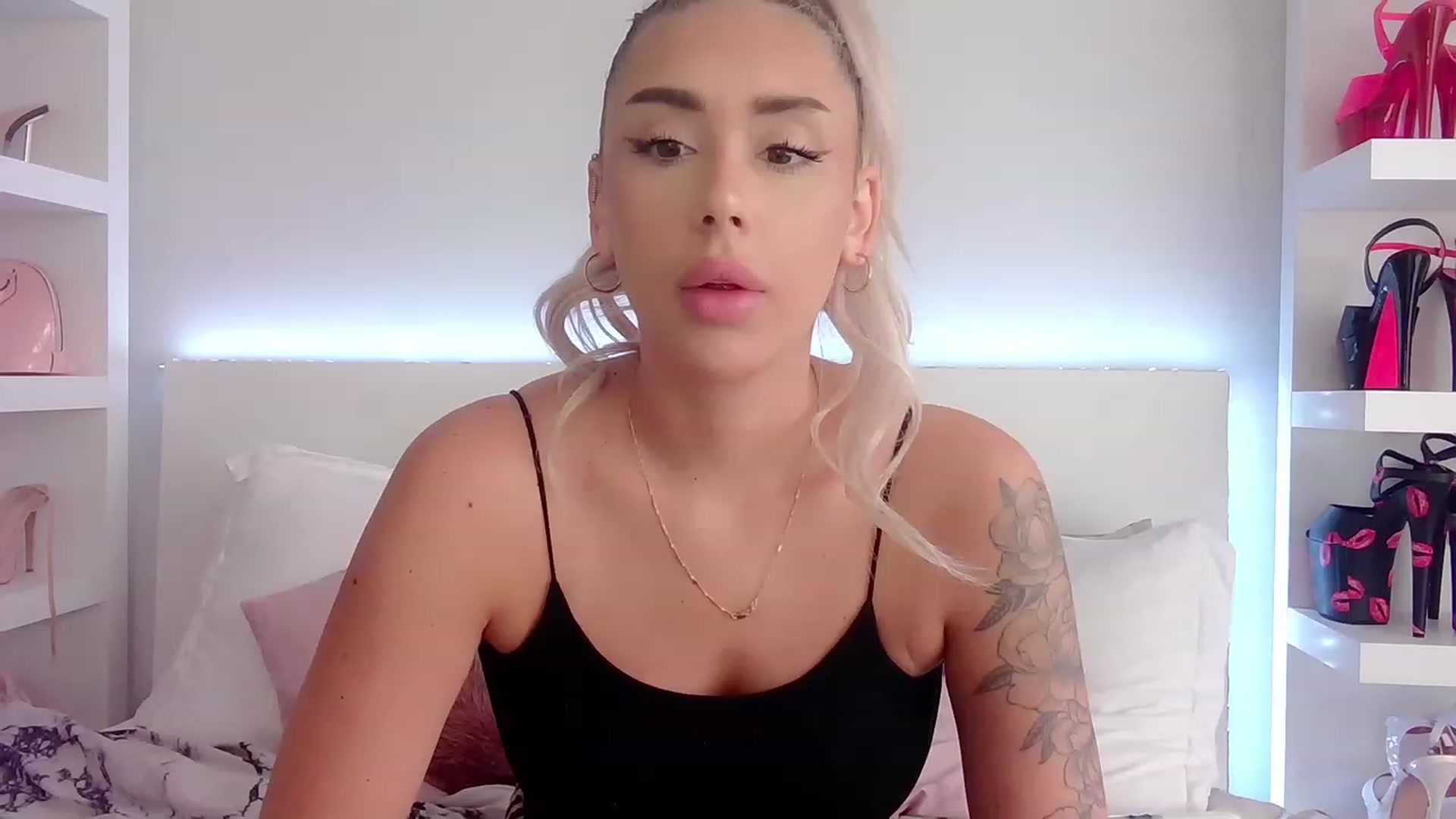 Gallery image thumbnail from BarbieAmy's myfreecams stream on, 06/12/2023, 22:23 image 6 of 20