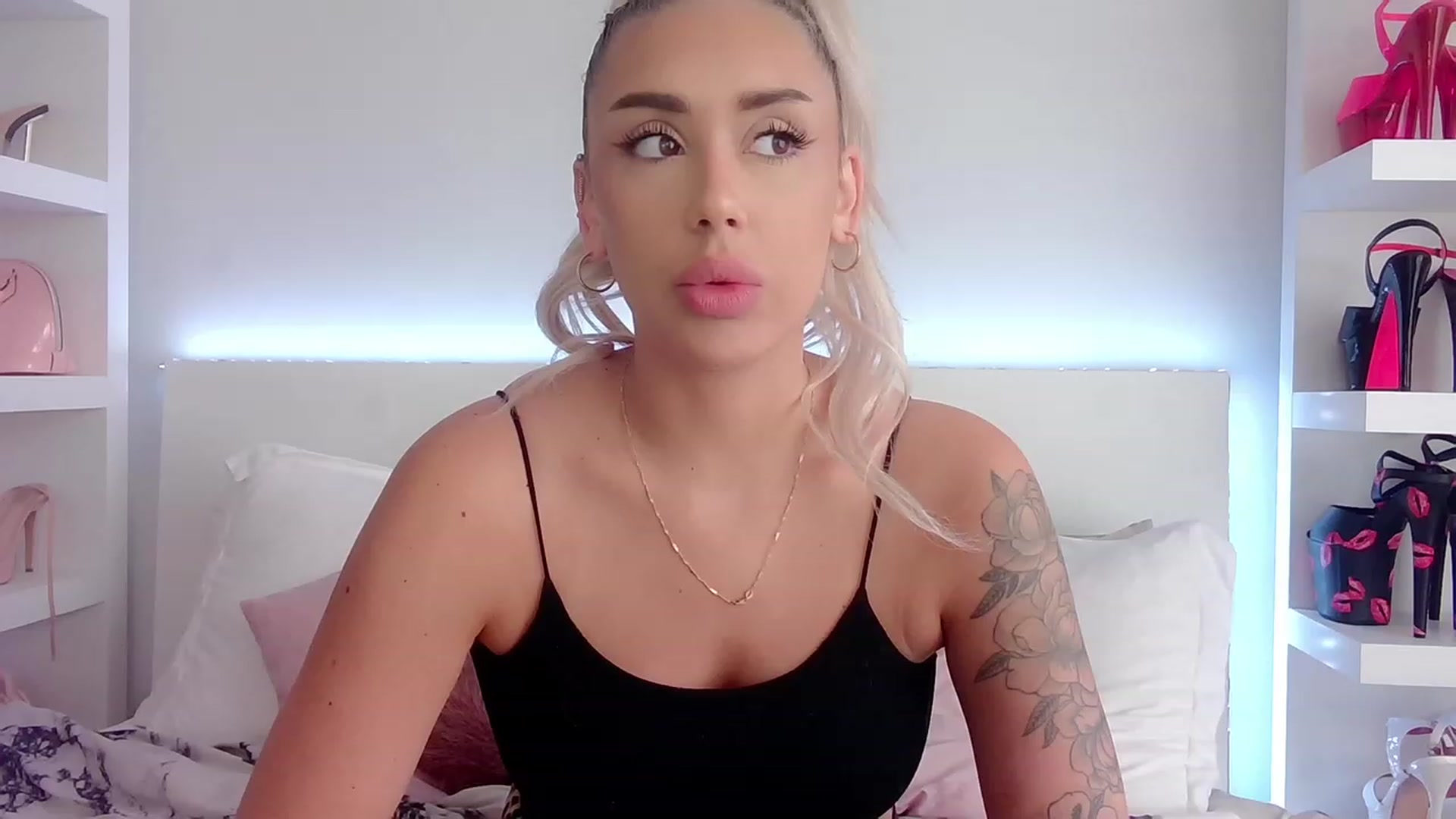 Gallery image thumbnail from BarbieAmy's myfreecams stream on, 06/12/2023, 22:23 image 4 of 20