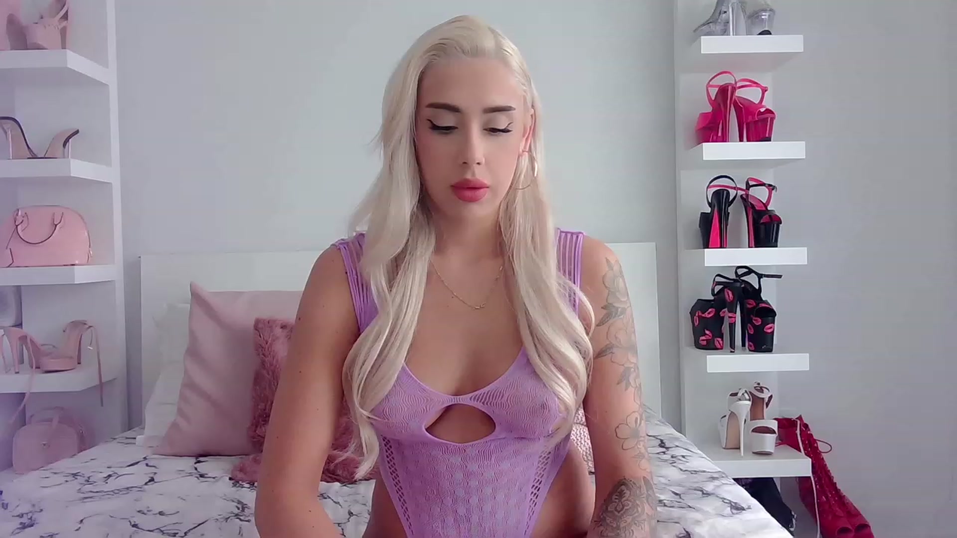 Gallery image thumbnail from BarbieAmy's myfreecams stream on, 06/16/2023, 15:21 image 4 of 20