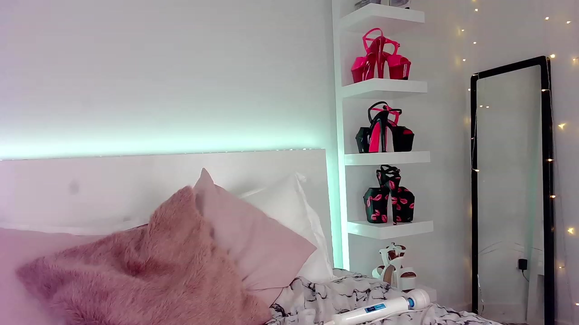 Gallery image thumbnail from BarbieAmy's myfreecams stream on, 07/06/2023, 24:32 image 4 of 20