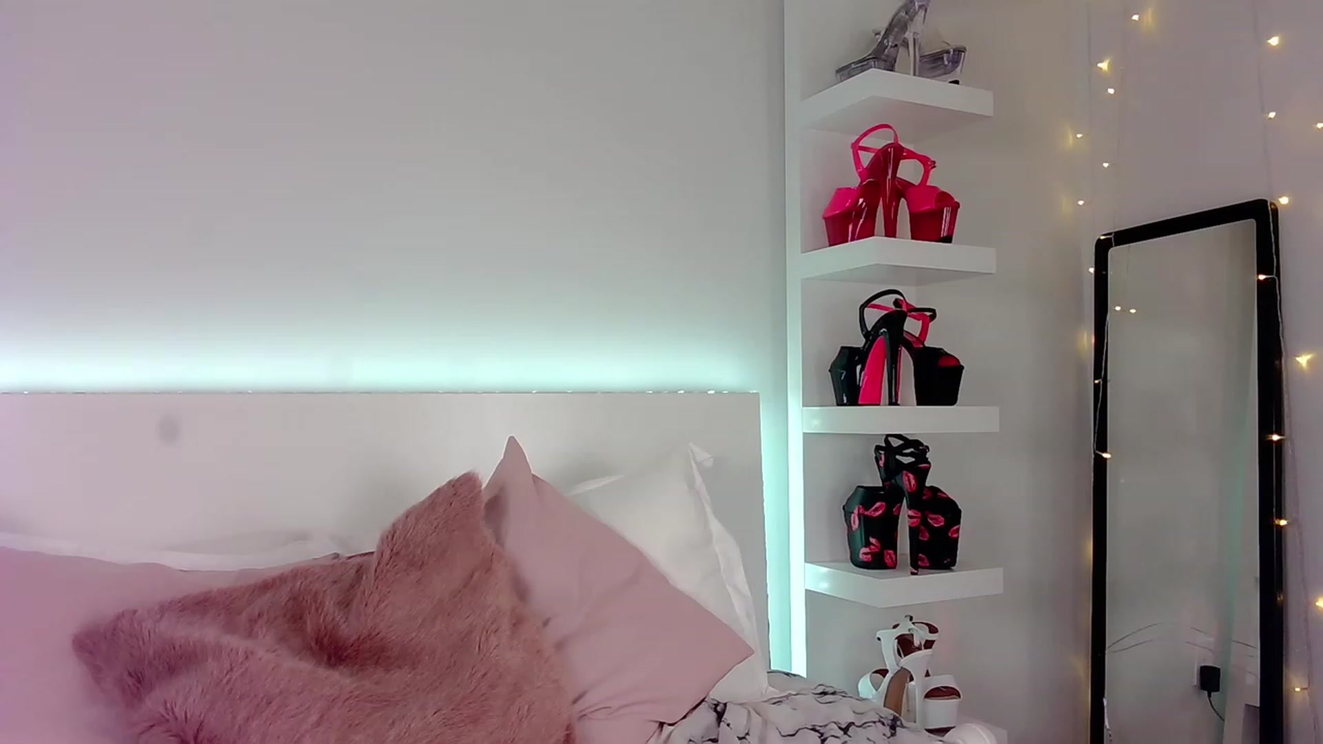 Gallery image thumbnail from BarbieAmy's myfreecams stream on, 07/06/2023, 24:32 image 12 of 20