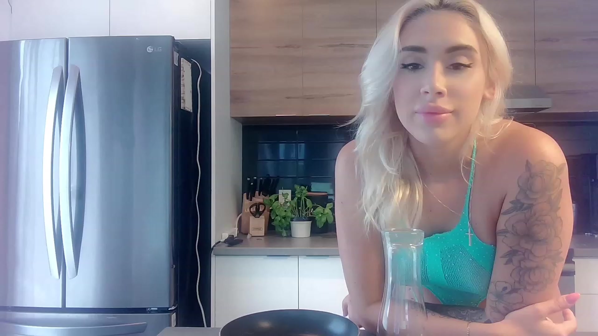 Gallery image thumbnail from BarbieAmy's myfreecams stream on, 07/12/2023, 24:28 image 6 of 20