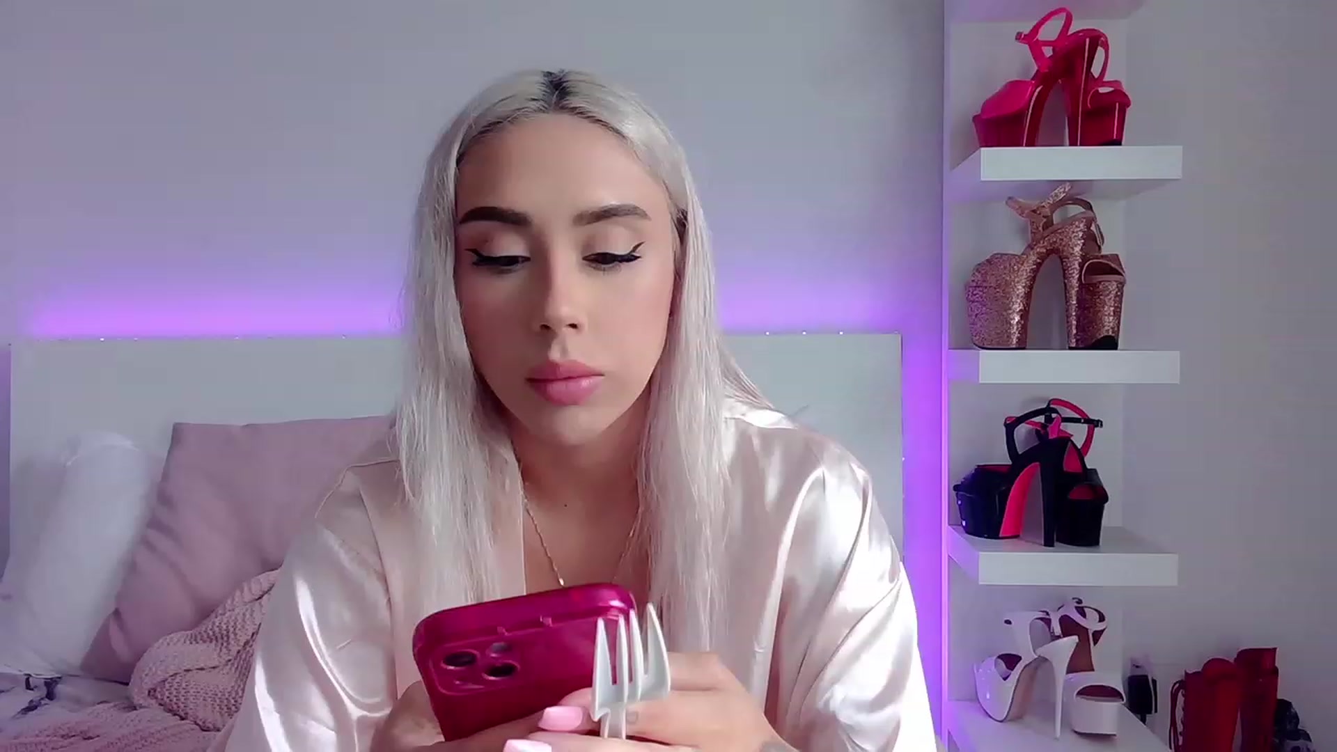 Gallery image thumbnail from BarbieAmy's myfreecams stream on, 08/03/2023, 22:12 image 12 of 20