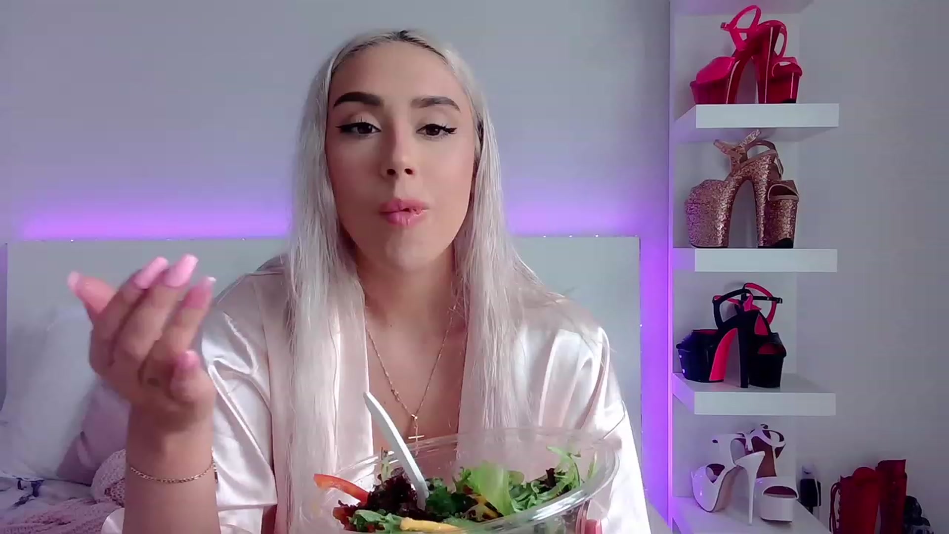 Gallery image thumbnail from BarbieAmy's myfreecams stream on, 08/03/2023, 22:12 image 10 of 20
