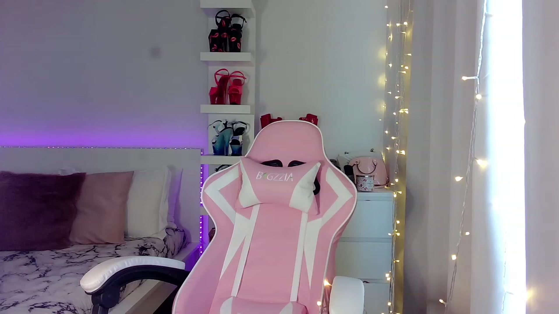Gallery image thumbnail from BarbieAmy's myfreecams stream on, 10/28/2023, 19:06 image 5 of 20