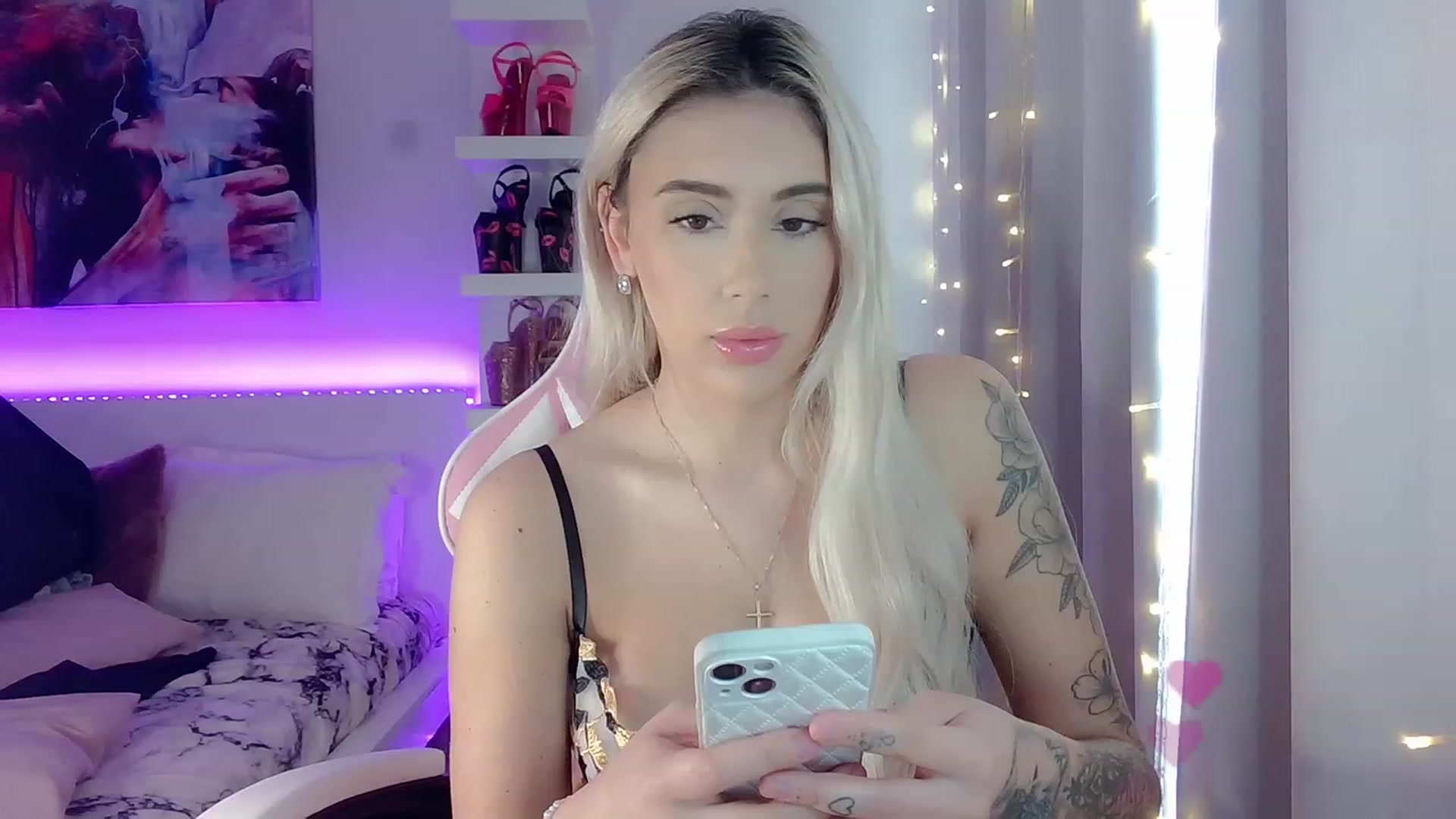 Gallery image thumbnail from BarbieAmy's myfreecams stream on, 12/04/2023, 17:15 image 18 of 20