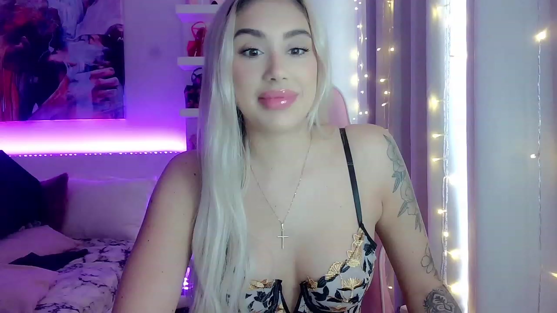 Gallery image thumbnail from BarbieAmy's myfreecams stream on, 12/04/2023, 17:15 image 3 of 20