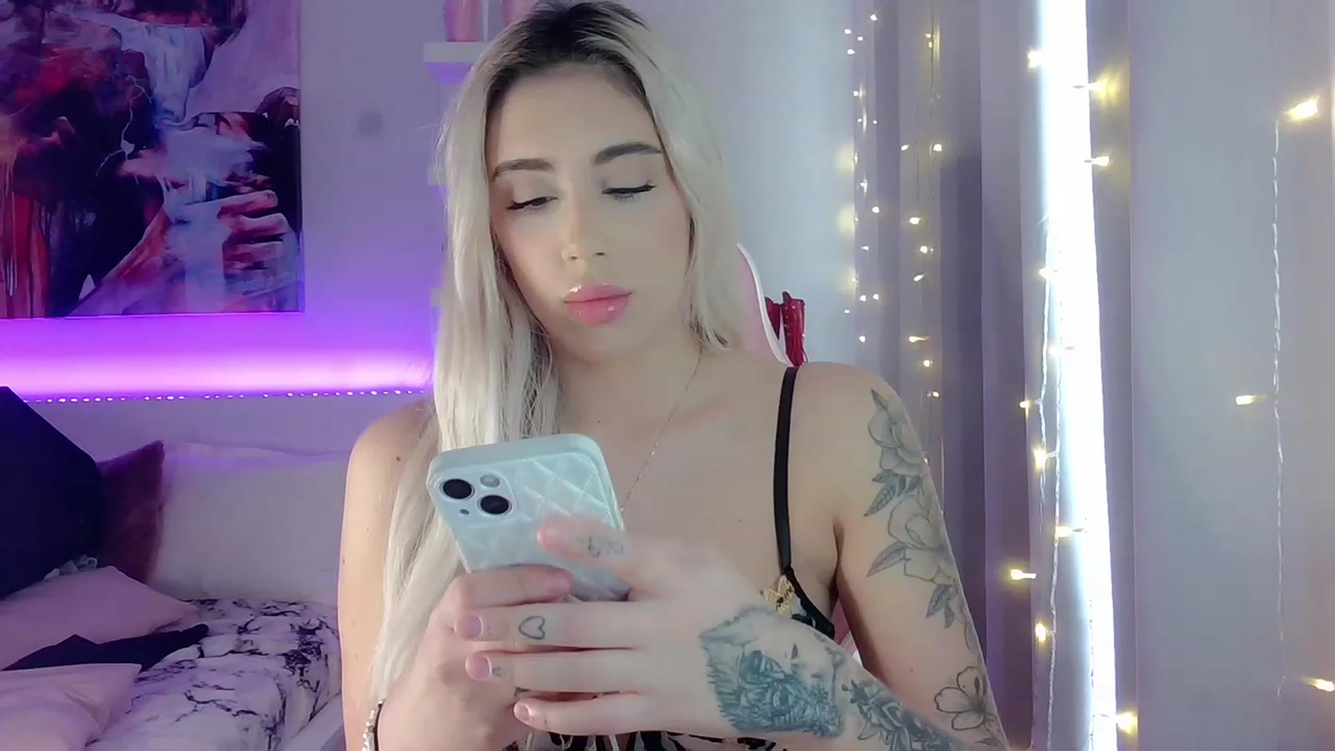 Gallery image thumbnail from BarbieAmy's myfreecams stream on, 12/04/2023, 17:15 image 8 of 20