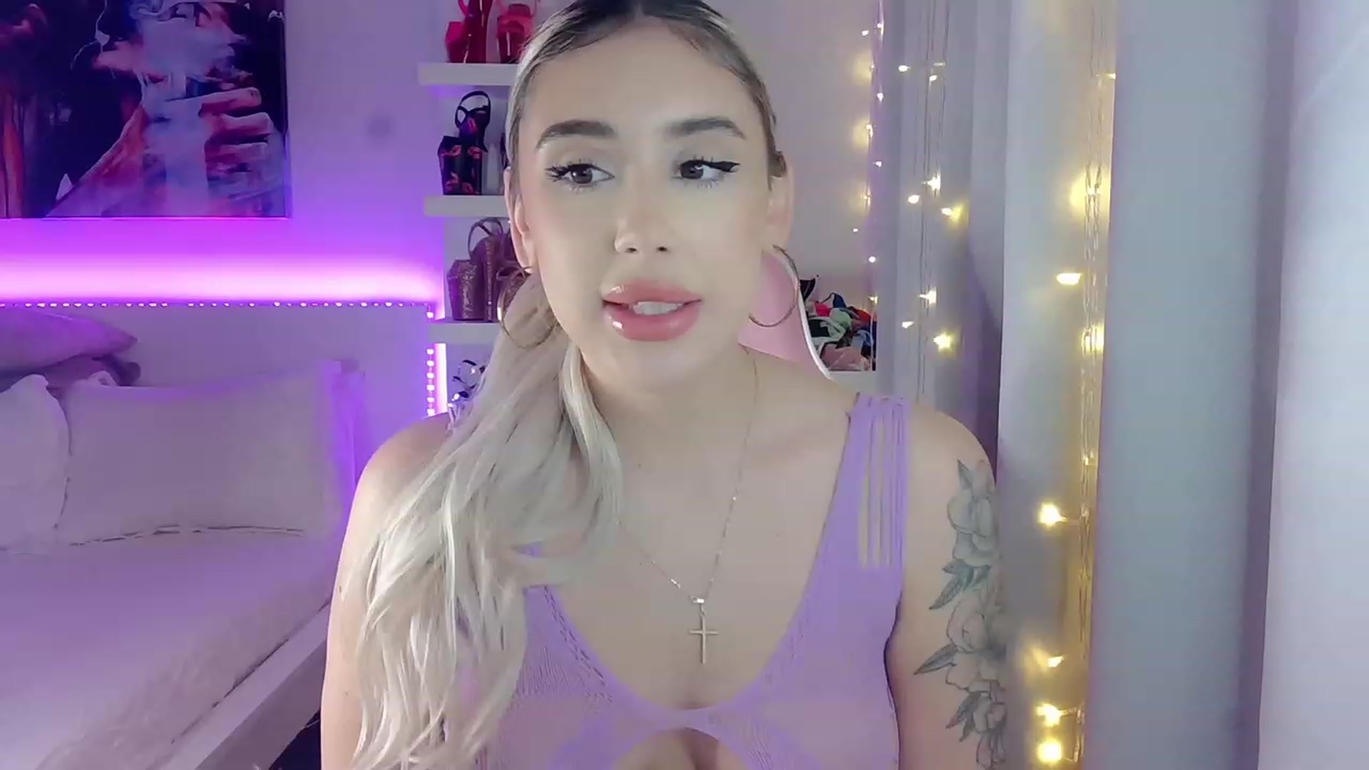 Gallery image thumbnail from BarbieAmy's myfreecams stream on, 12/12/2023, 01:46 image 2 of 20