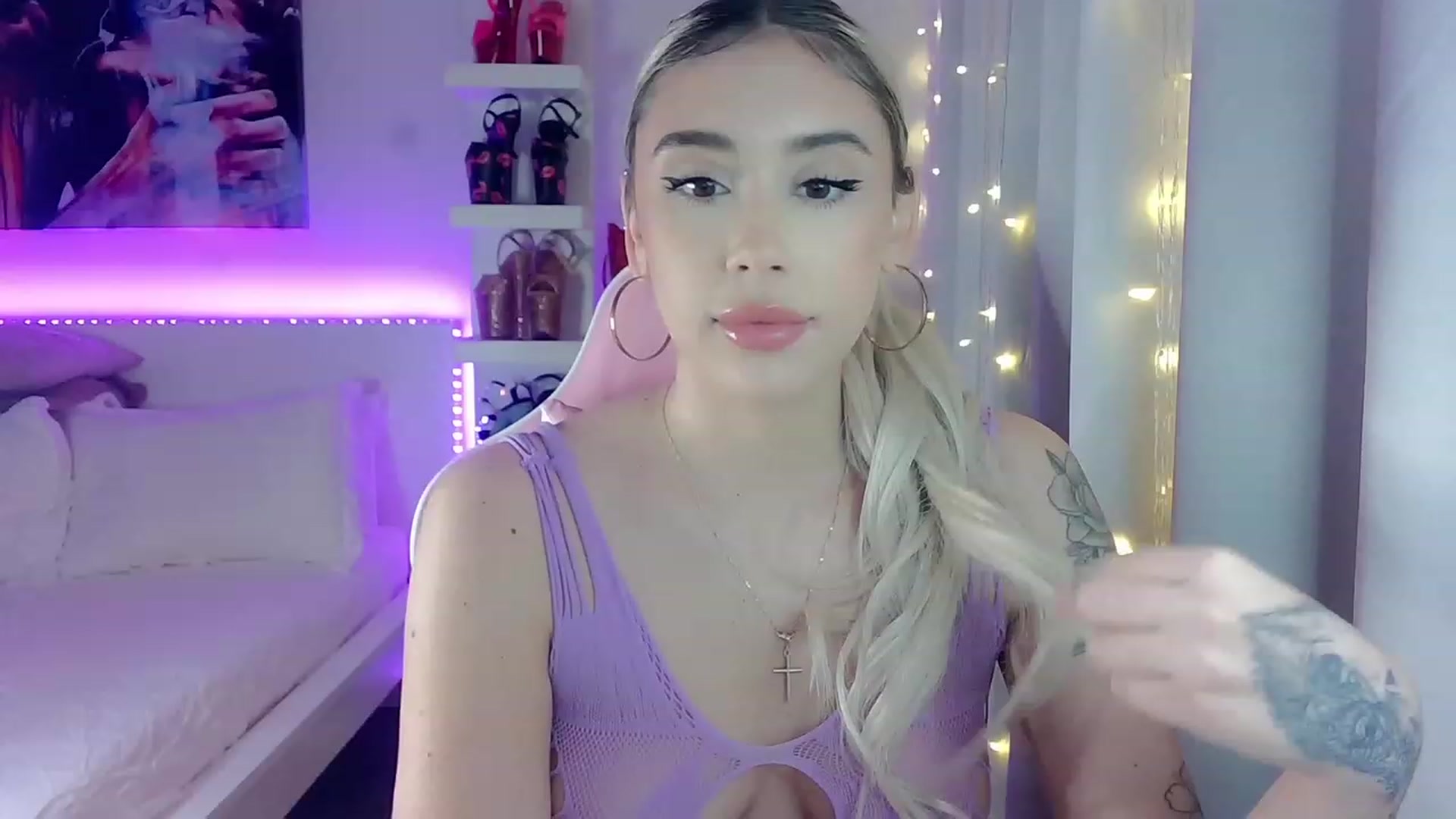 Gallery image thumbnail from BarbieAmy's myfreecams stream on, 12/12/2023, 01:46 image 10 of 20