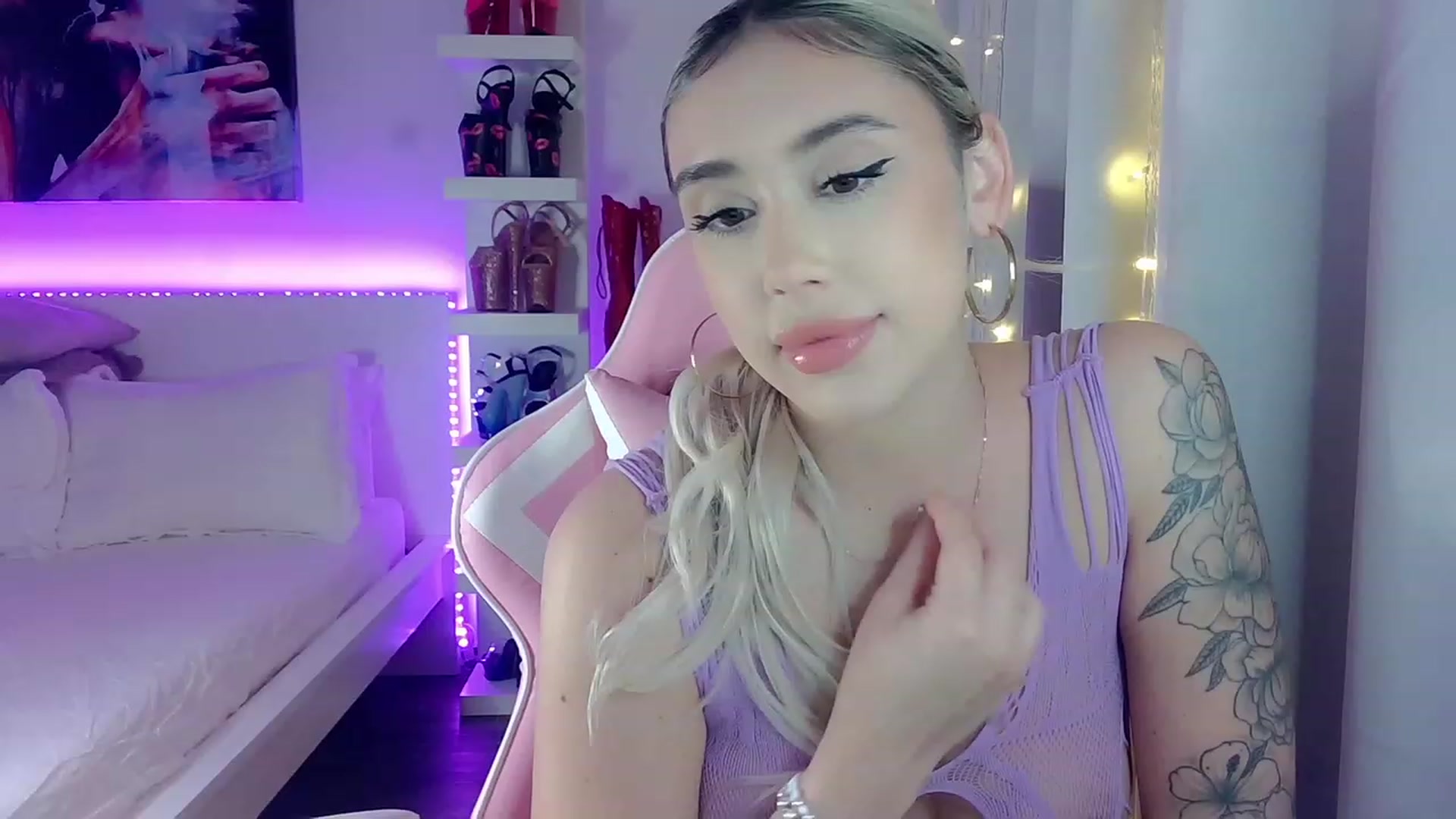 Gallery image thumbnail from BarbieAmy's myfreecams stream on, 12/12/2023, 01:46 image 18 of 20