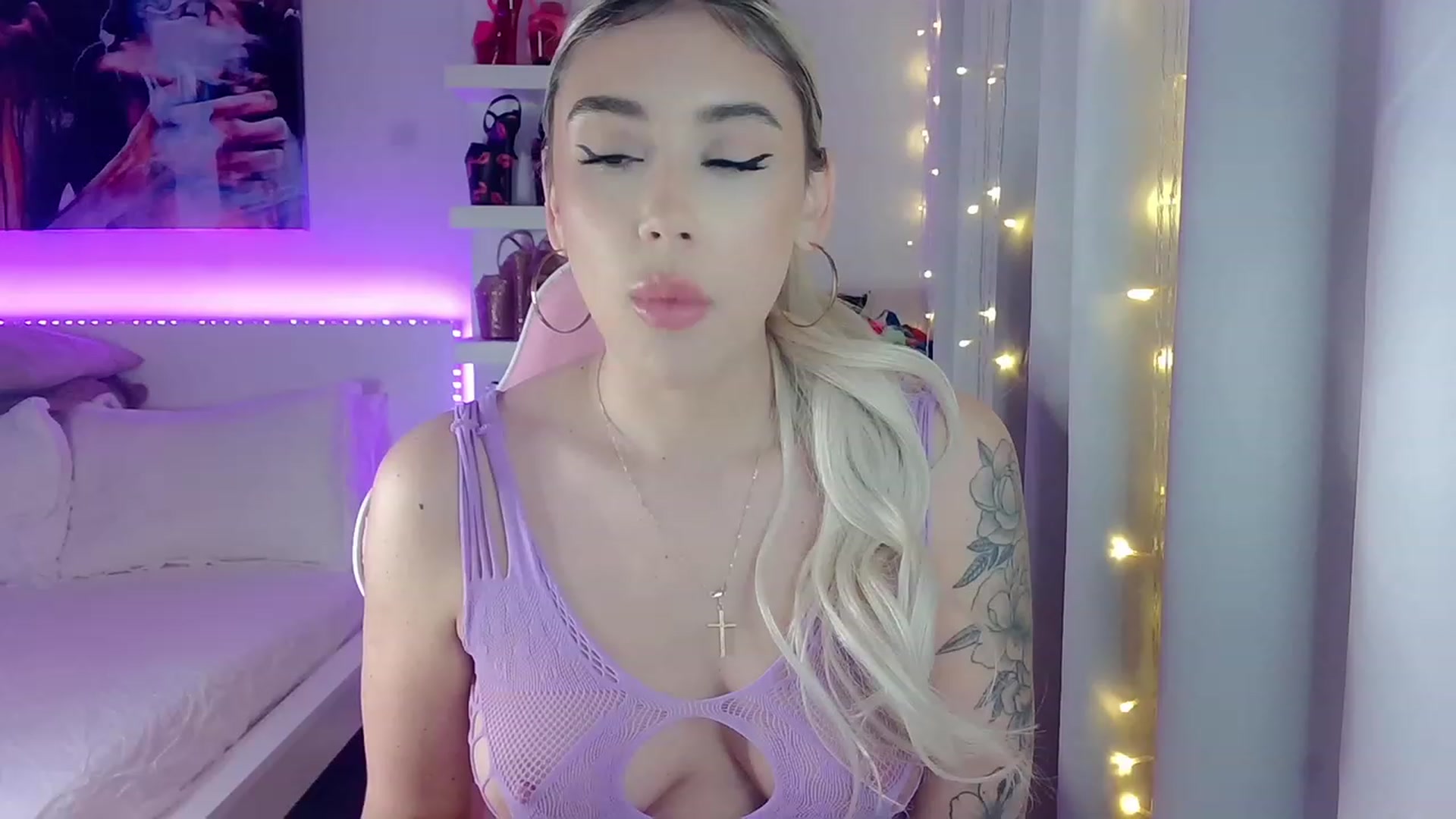 Gallery image thumbnail from BarbieAmy's myfreecams stream on, 12/12/2023, 01:46 image 7 of 20