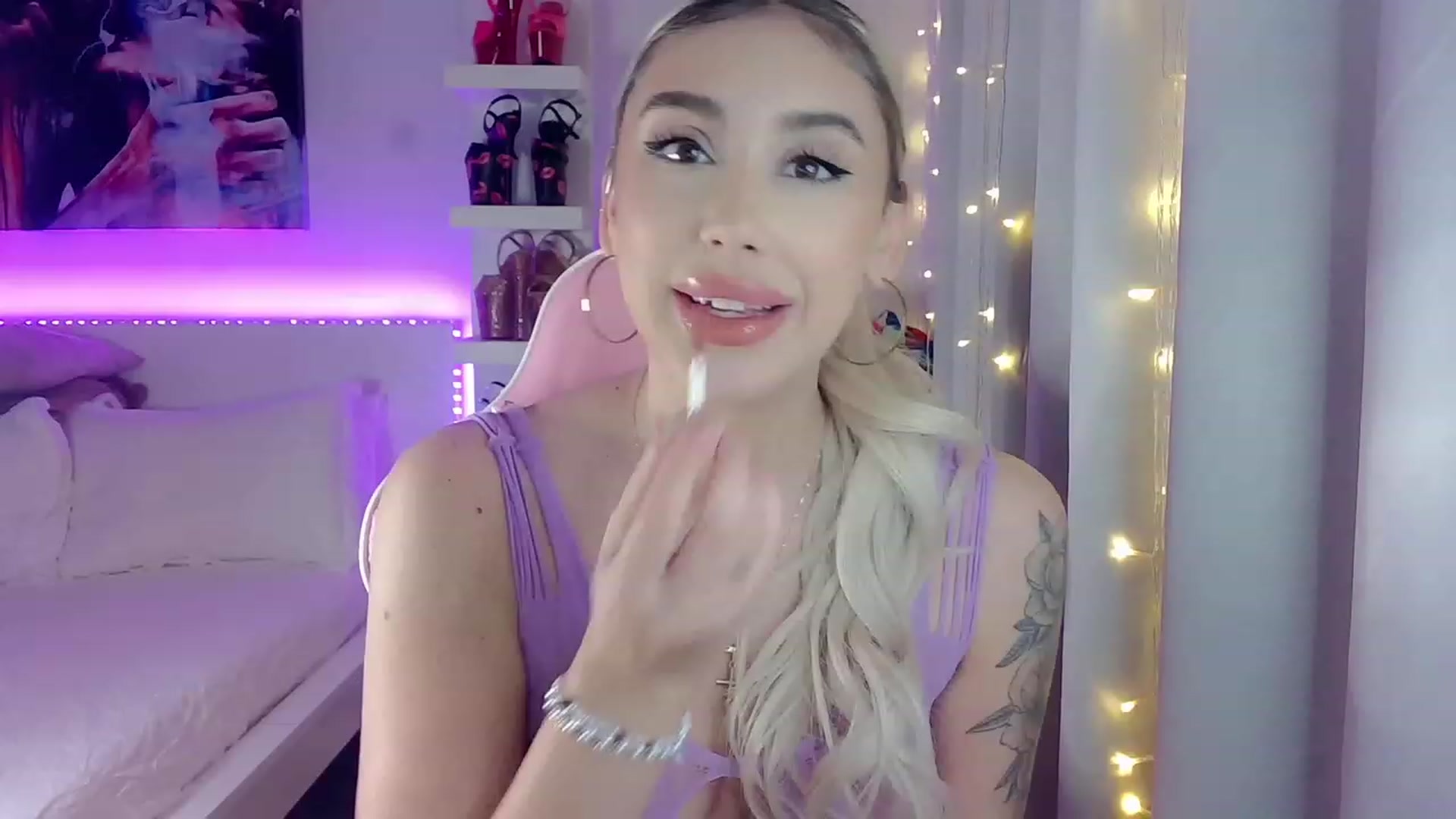 Gallery image thumbnail from BarbieAmy's myfreecams stream on, 12/12/2023, 01:46 image 8 of 20