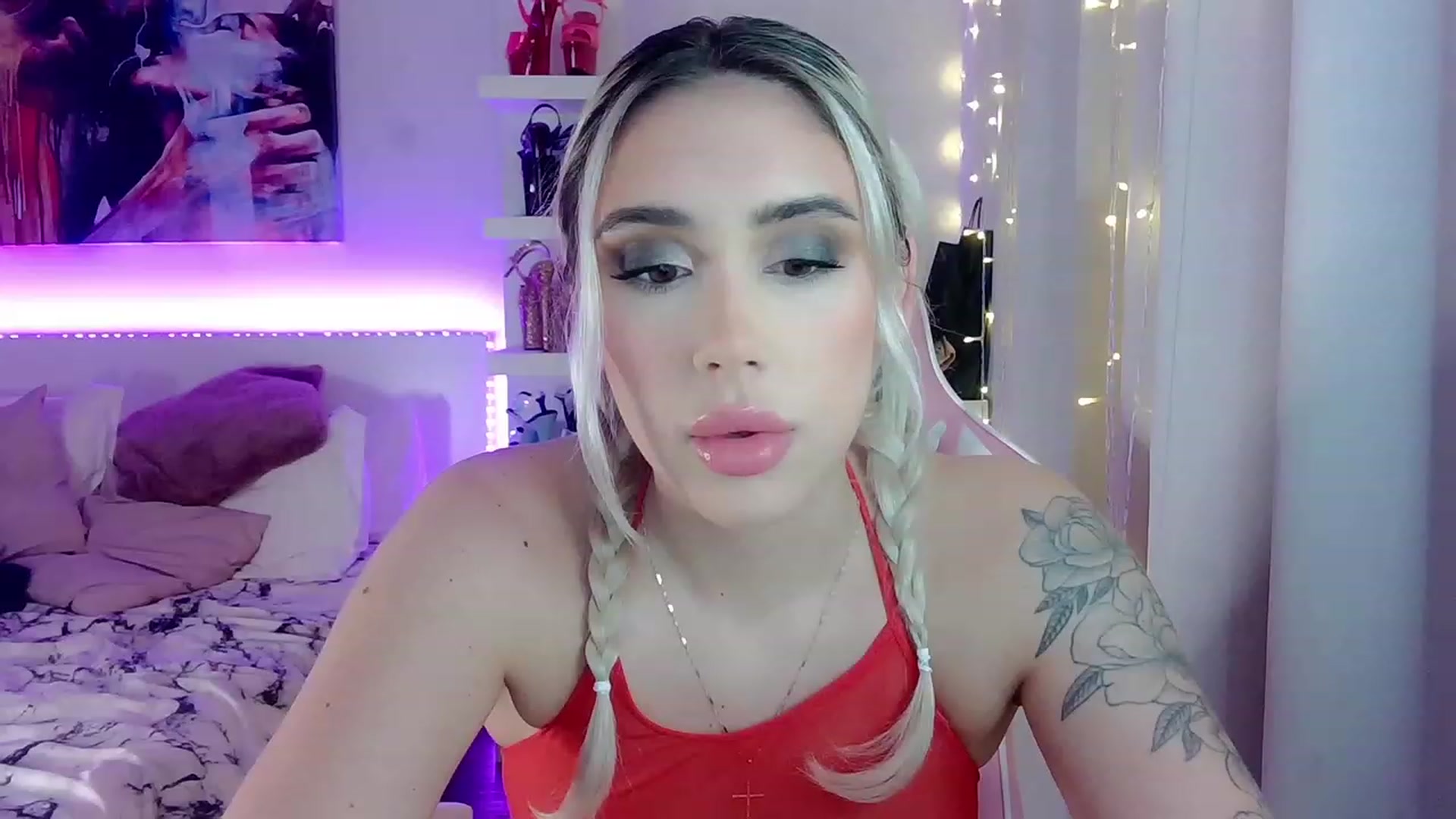 Gallery image thumbnail from BarbieAmy's myfreecams stream on, 12/20/2023, 01:42 image 12 of 20