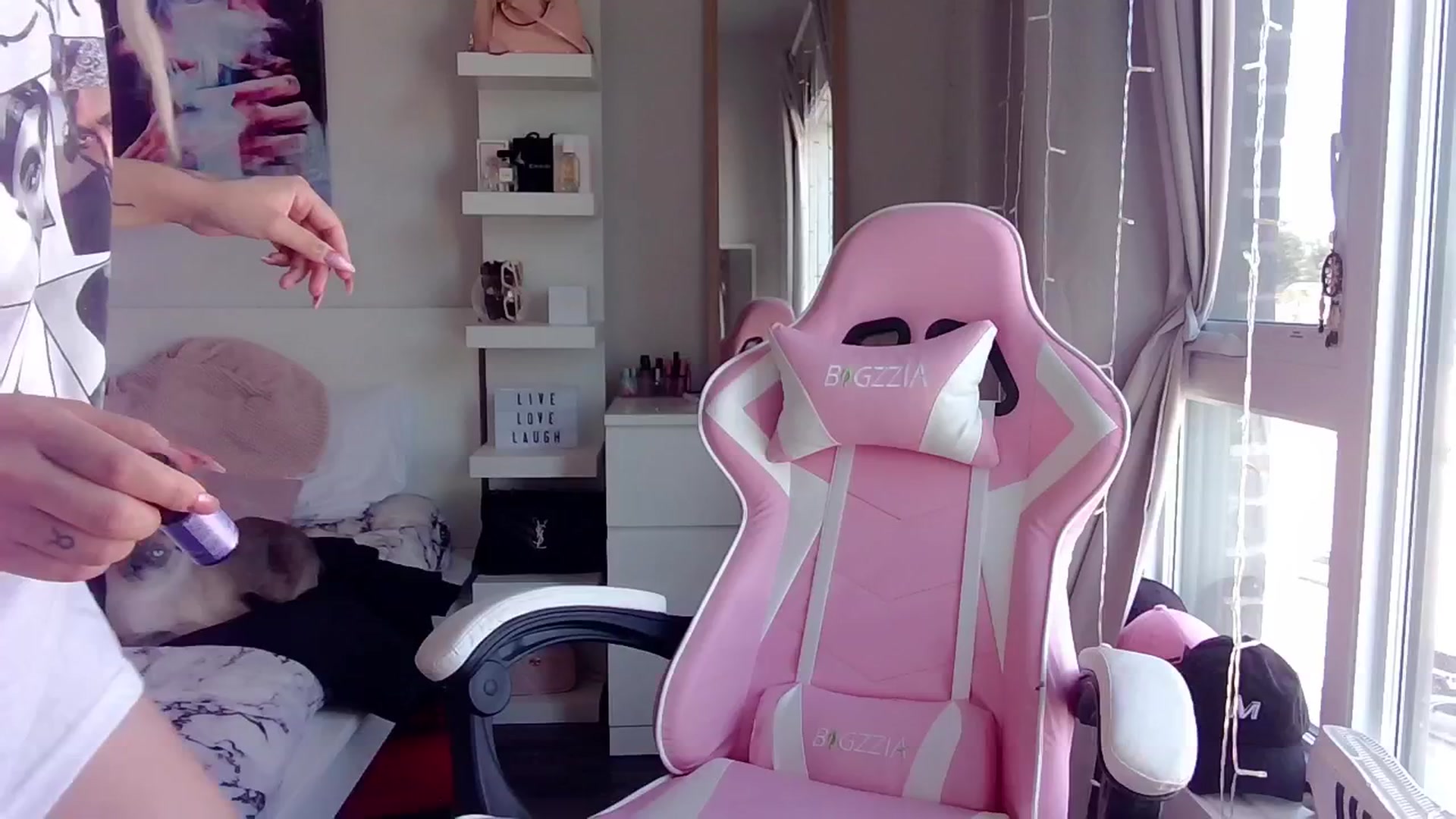 Gallery image thumbnail from BarbieAmy's myfreecams stream on, 06/03/2024, 16:40 image 6 of 20