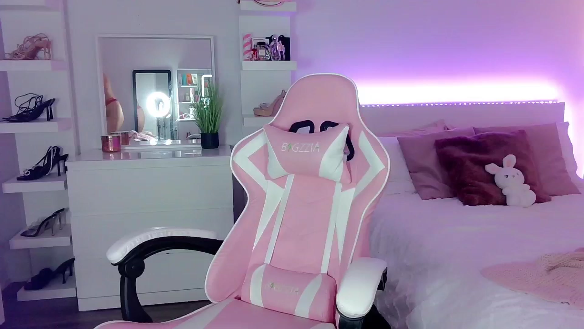 Gallery image thumbnail from BarbieAmy's myfreecams stream on, 10/01/2024, 01:02 image 20 of 20
