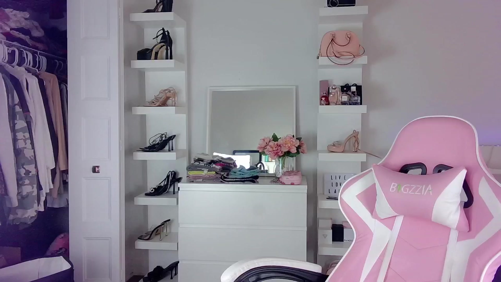 Gallery image thumbnail from BarbieAmy's myfreecams stream on, 11/11/2024, 18:23 image 11 of 20