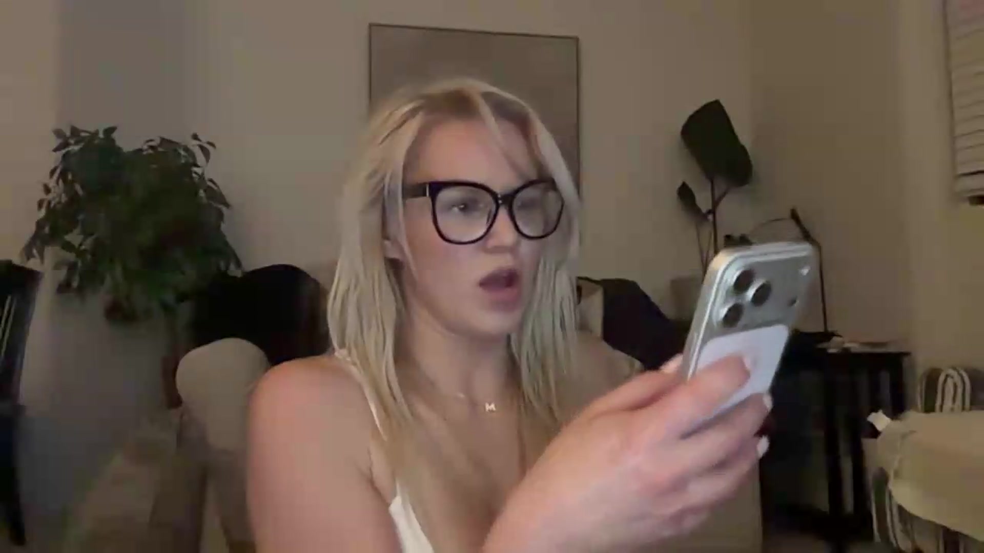Gallery image thumbnail from BarbieBenson_xo's myfreecams stream on, 06/19/2026, 08:48 image 20 of 20