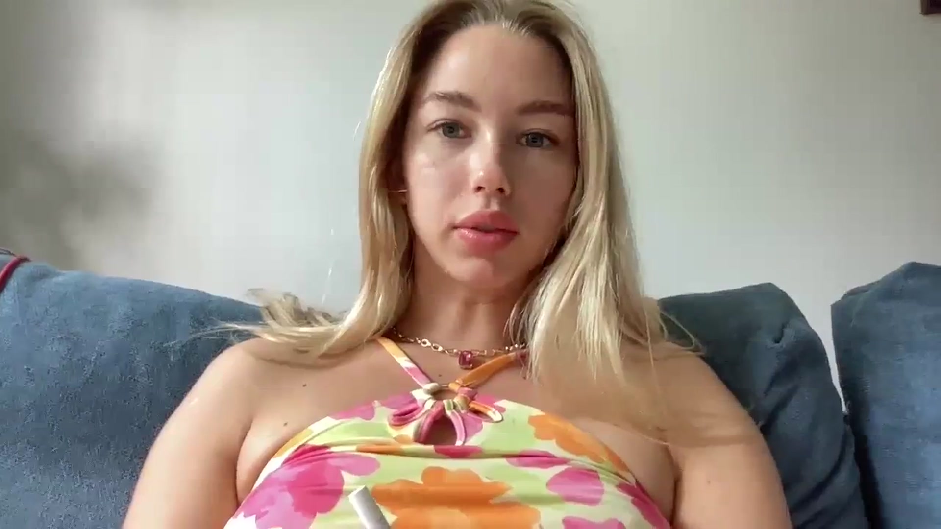 Gallery image thumbnail from BarbieBi's myfreecams stream on, 08/03/2023, 12:21 image 10 of 20