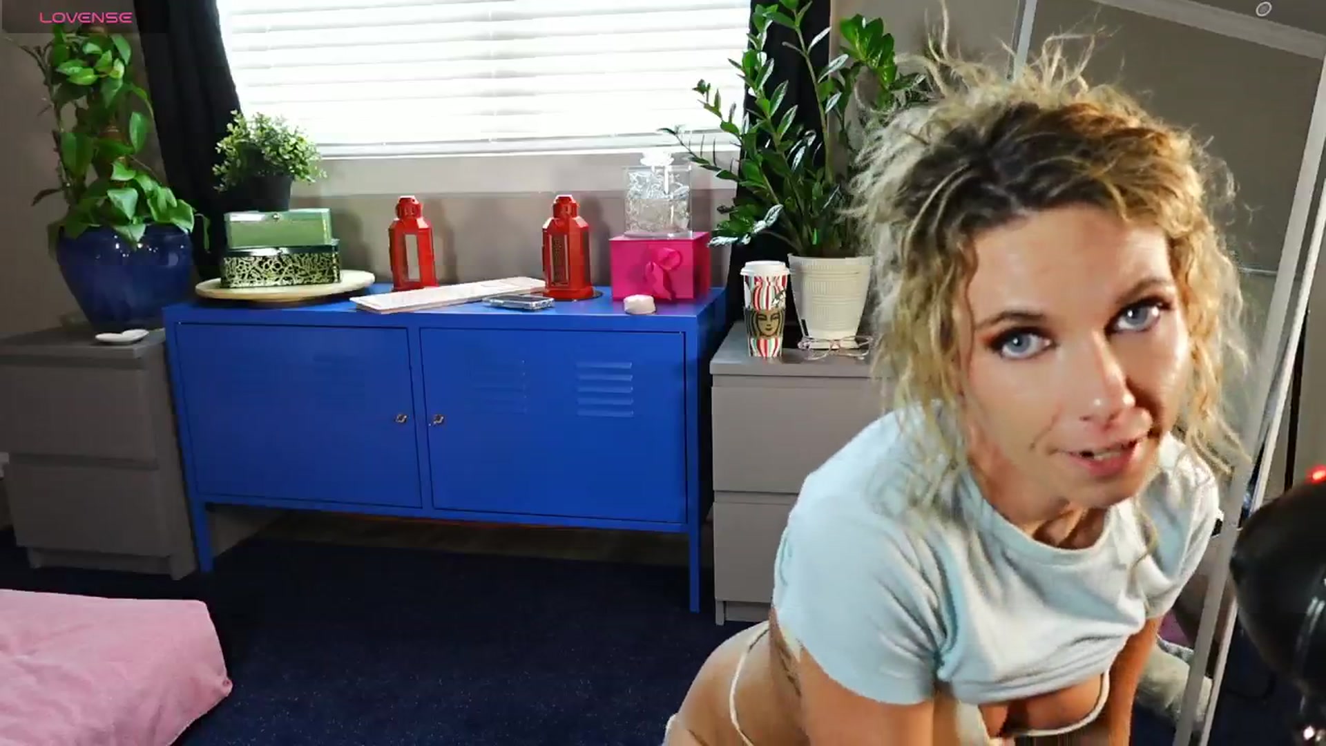 Gallery image thumbnail from BarbieBluEyes's myfreecams stream on, 12/01/2024, 20:02 image 6 of 20