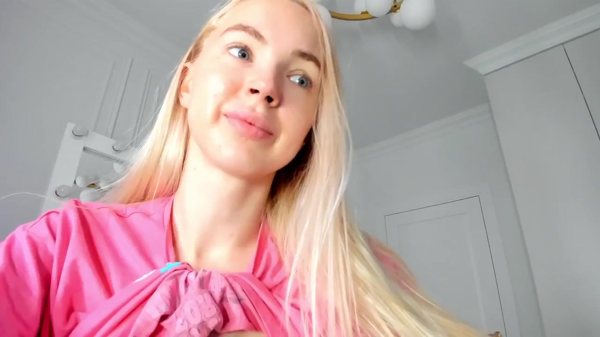 Gallery image thumbnail from BarbieX's myfreecams stream on, 04/25/2024, 07:26 image 12 of 20