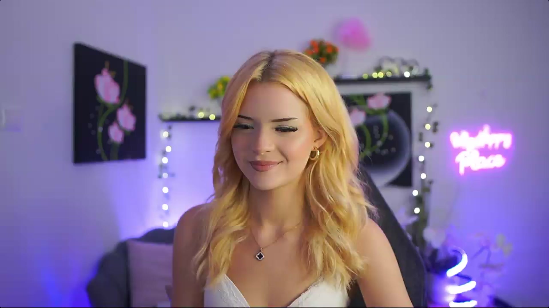 Gallery image thumbnail from Barbie_Bree's myfreecams stream on, 08/21/2026, 14:56 image 12 of 20