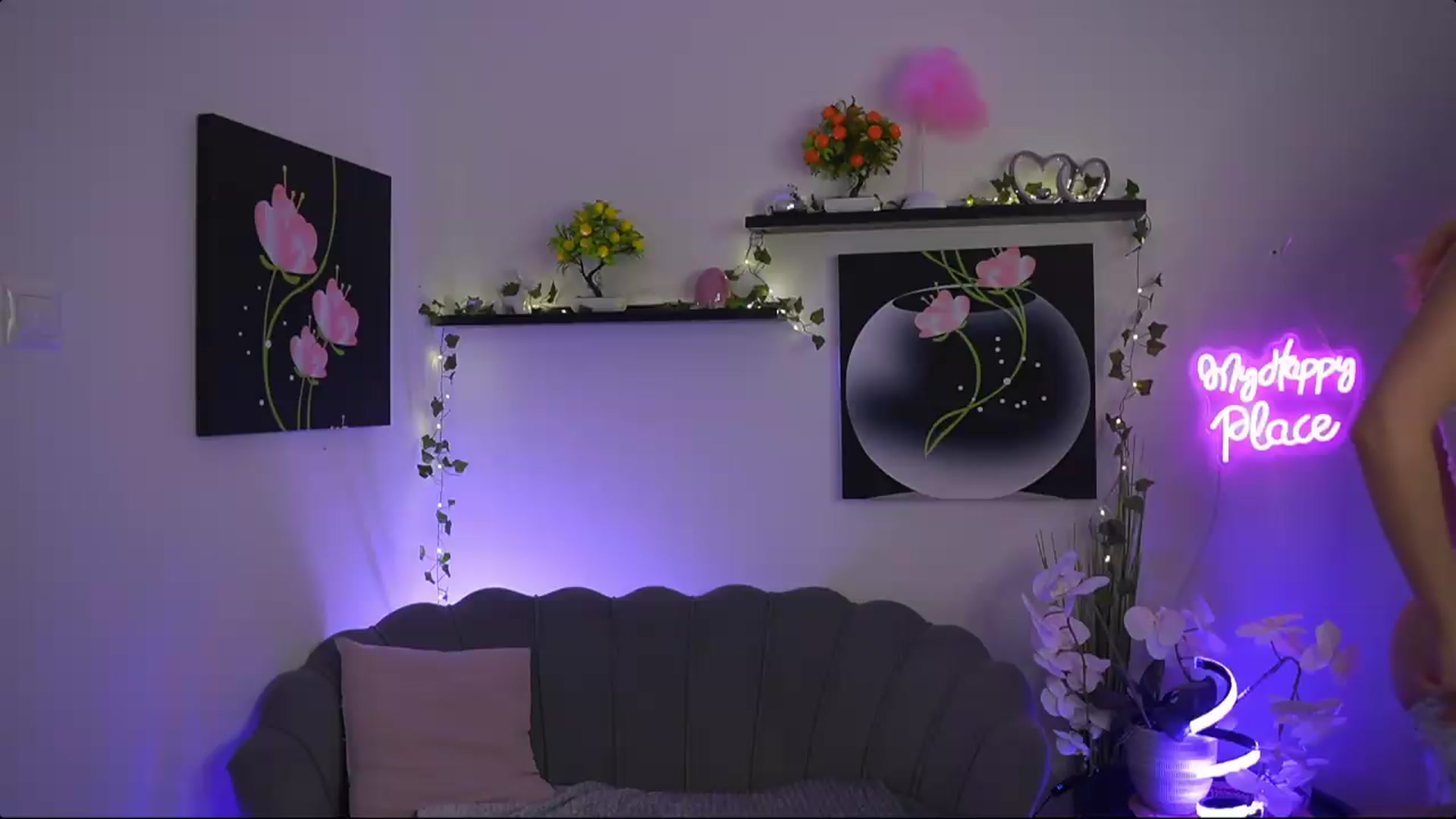 Gallery image thumbnail from Barbie_Bree's myfreecams stream on, 08/21/2026, 14:56 image 15 of 20