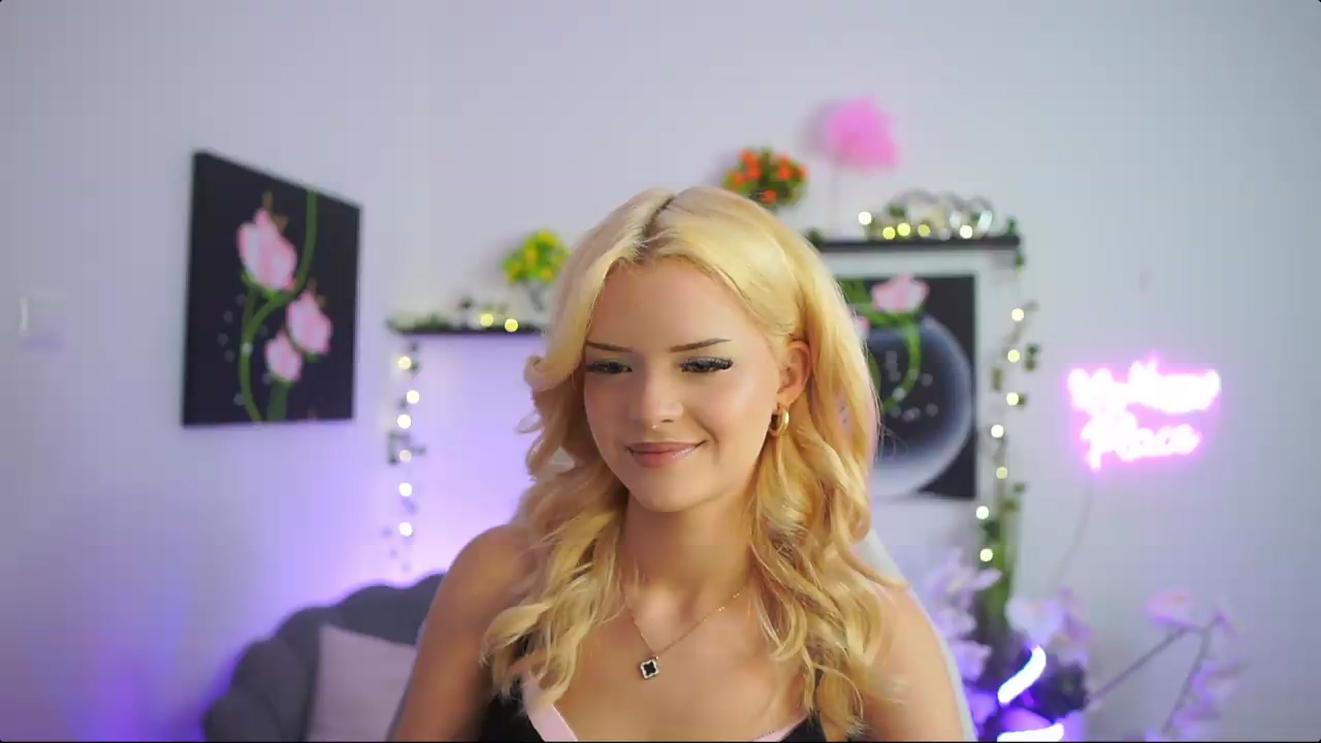 Gallery image thumbnail from Barbie_Bree's myfreecams stream on, 08/23/2026, 17:03 image 15 of 20