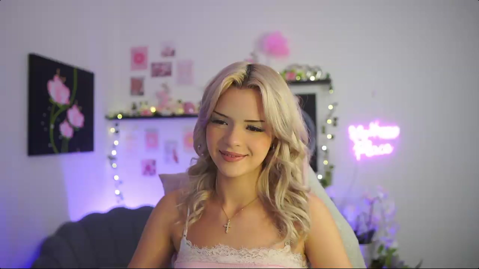 Gallery image thumbnail from Barbie_Bree's myfreecams stream on, 09/13/2026, 17:57 image 17 of 20