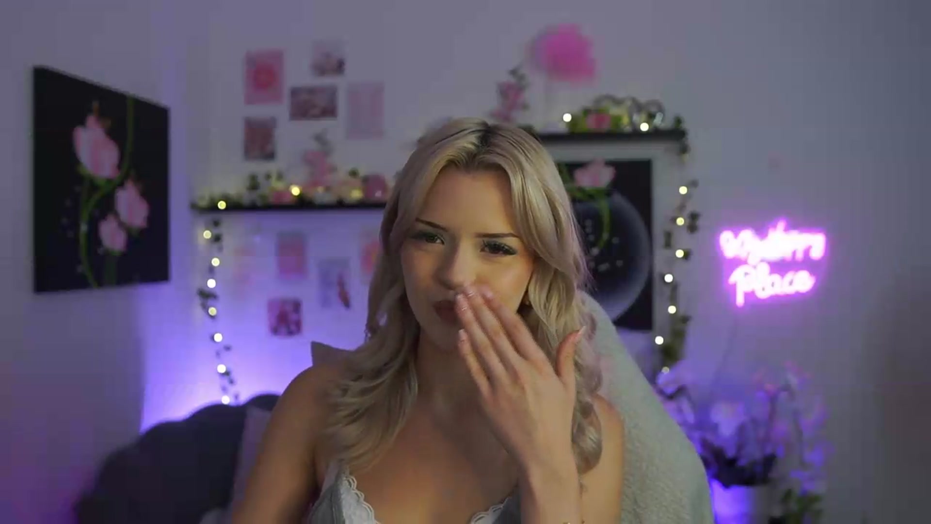 Gallery image thumbnail from Barbie_Bree's myfreecams stream on, 09/15/2026, 15:06 image 15 of 20