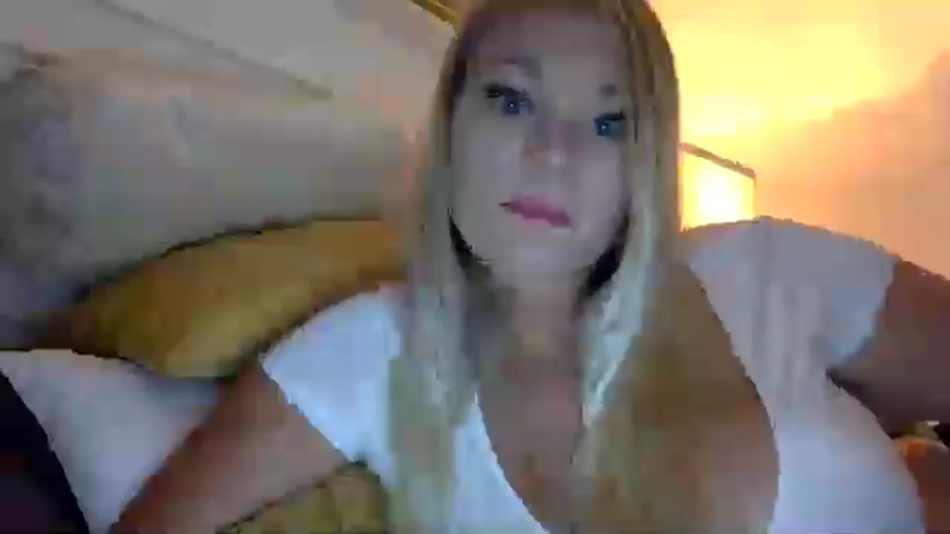 Gallery image thumbnail from Barbiedoll_22's myfreecams stream on, 11/21/2022, 20:42 image 16 of 20