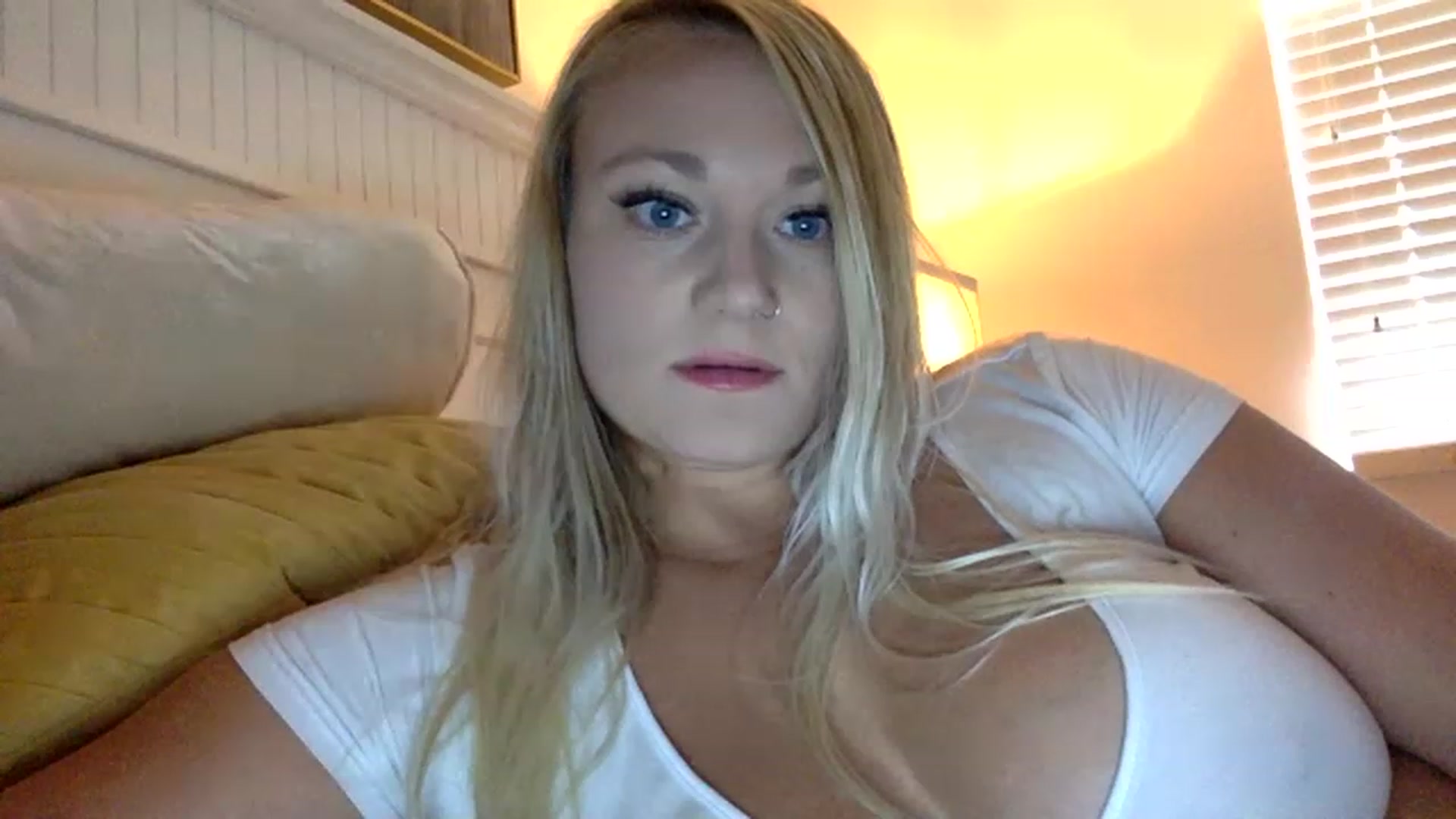Gallery image thumbnail from Barbiedoll_22's myfreecams stream on, 11/21/2022, 20:42 image 2 of 20