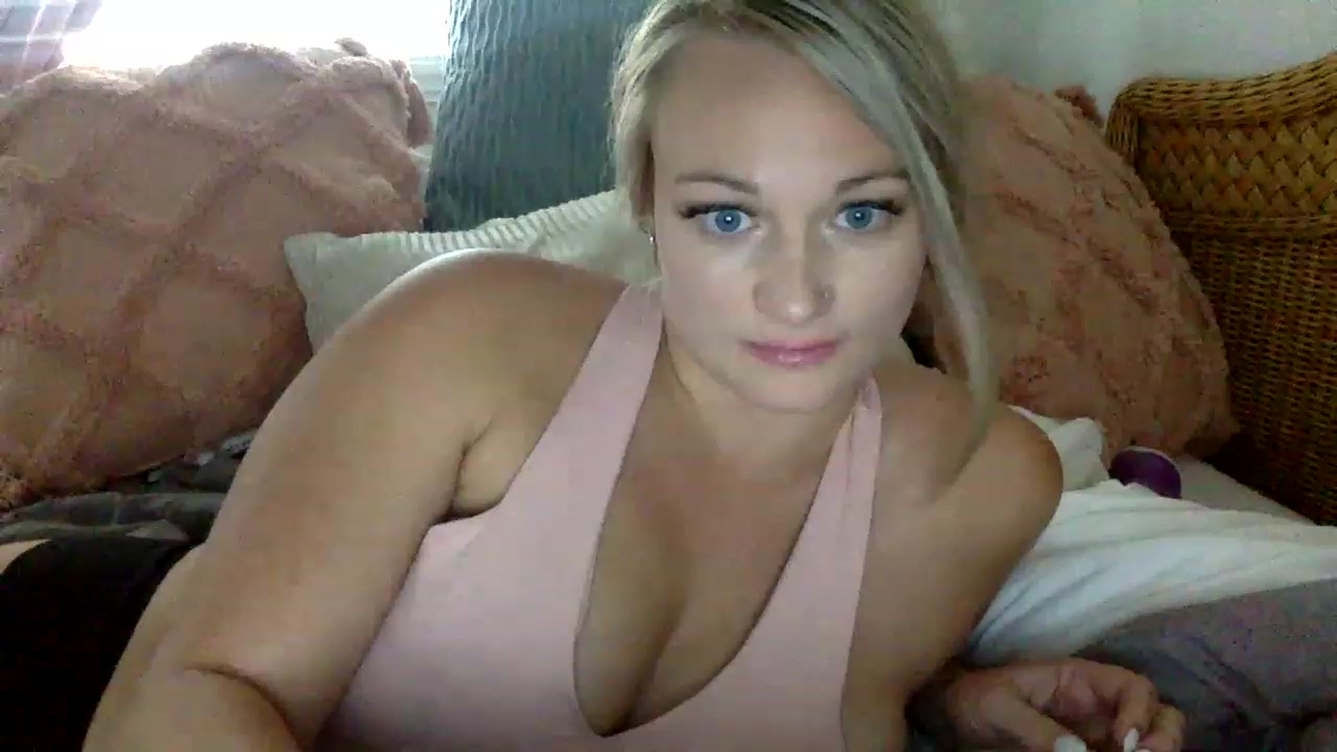 Gallery image thumbnail from Barbiedoll_22's myfreecams stream on, 05/13/2023, 19:44 image 17 of 20