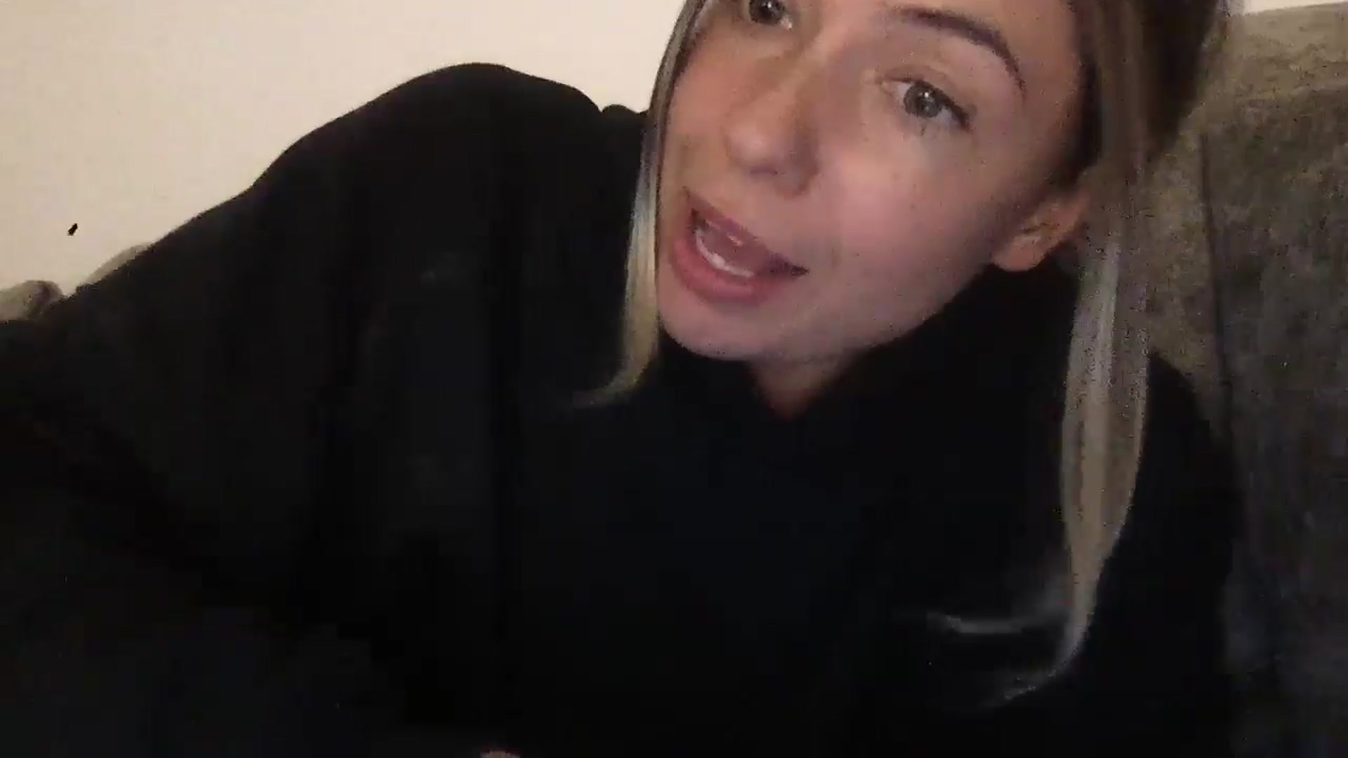 Gallery image thumbnail from Barbxie's myfreecams stream on, 04/07/2026, 22:47 image 10 of 20