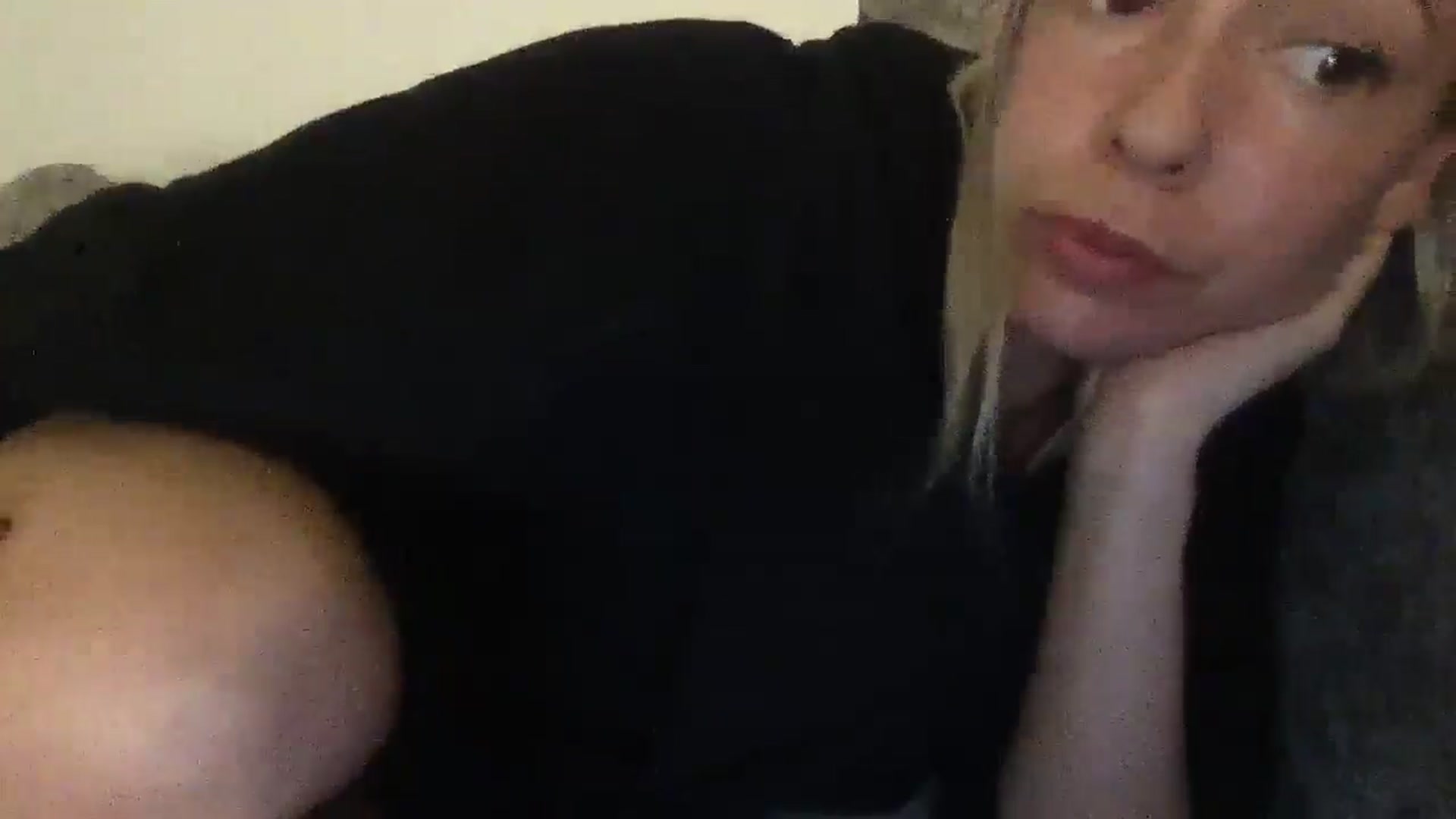 Gallery image thumbnail from Barbxie's myfreecams stream on, 04/07/2026, 22:47 image 17 of 20