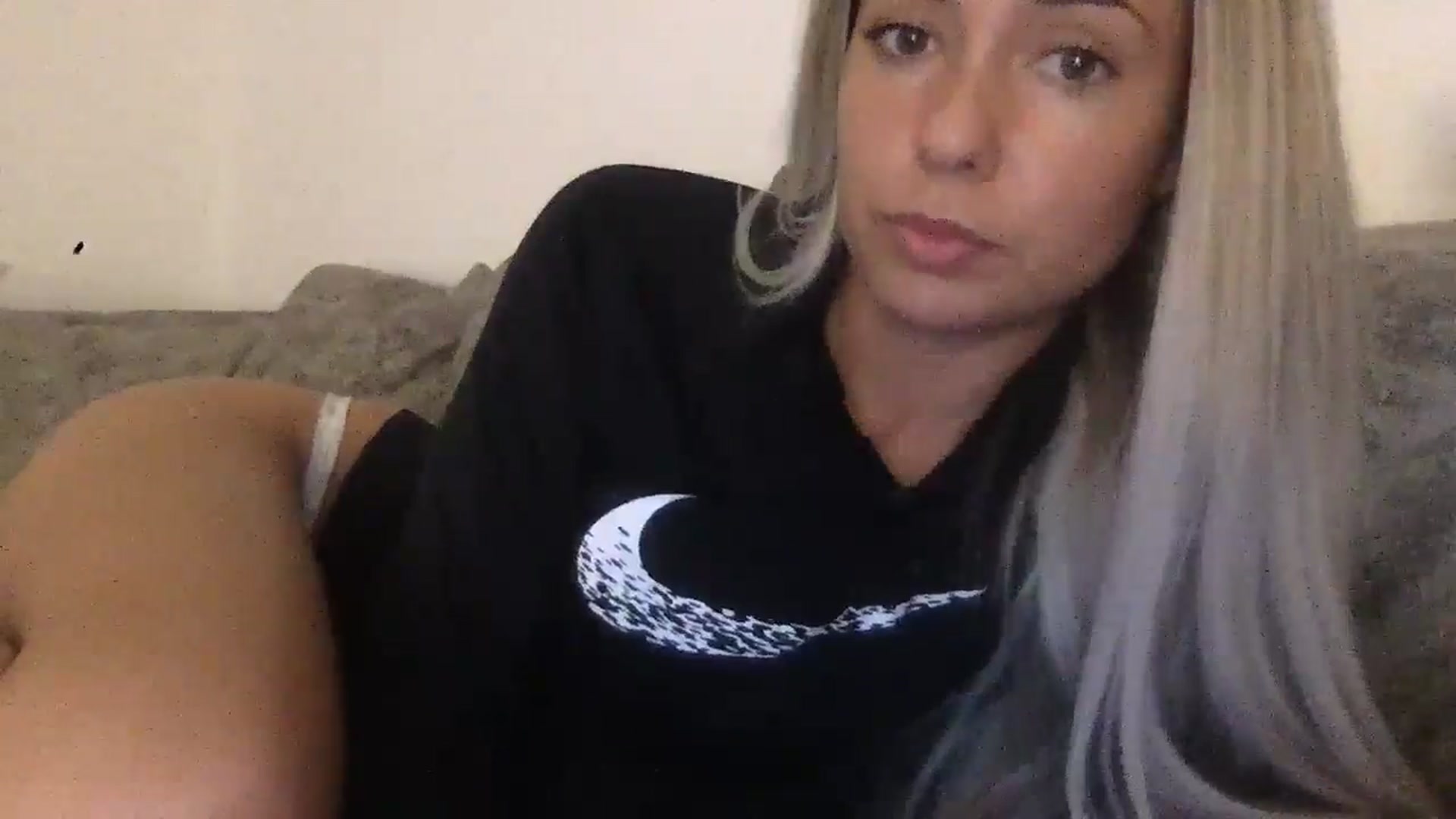 Gallery image thumbnail from Barbxie's myfreecams stream on, 04/16/2026, 22:43 image 18 of 20